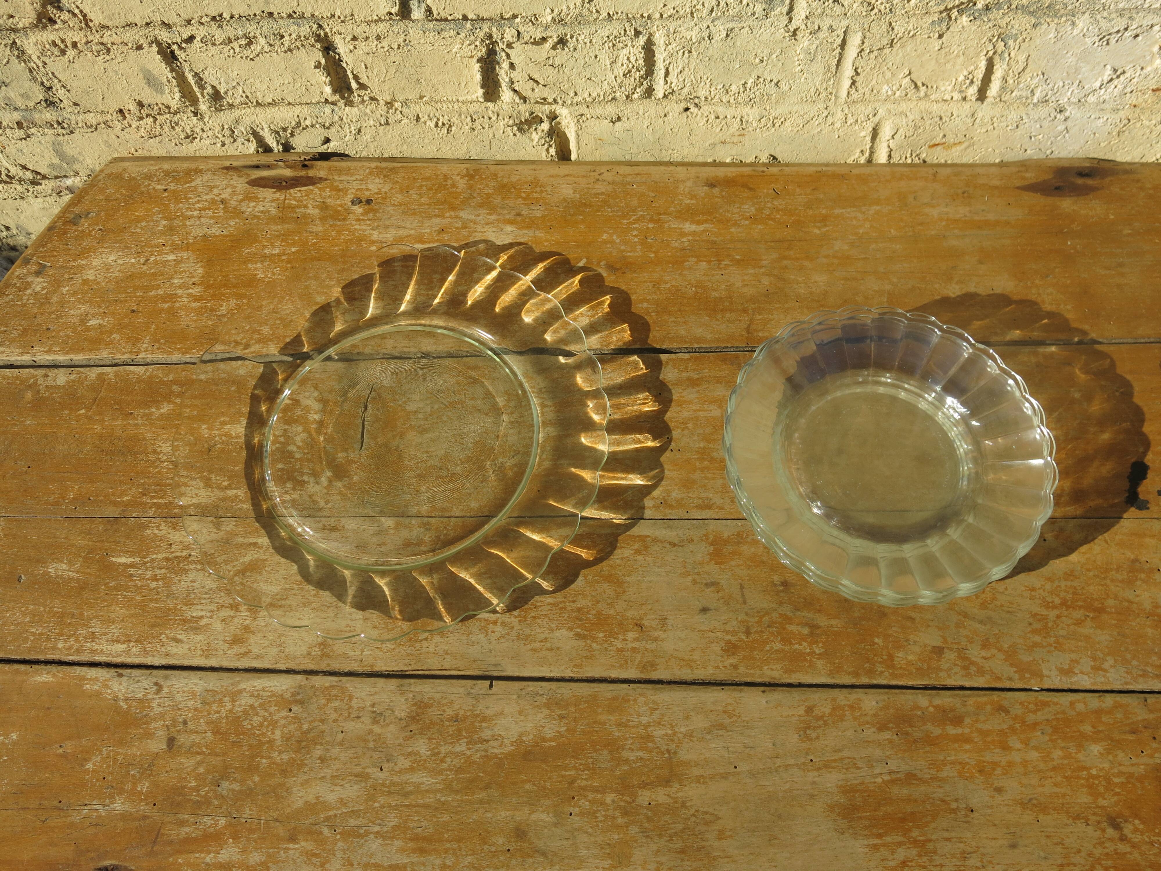 1 pie dish and 6 Duralex plates in transparent glass