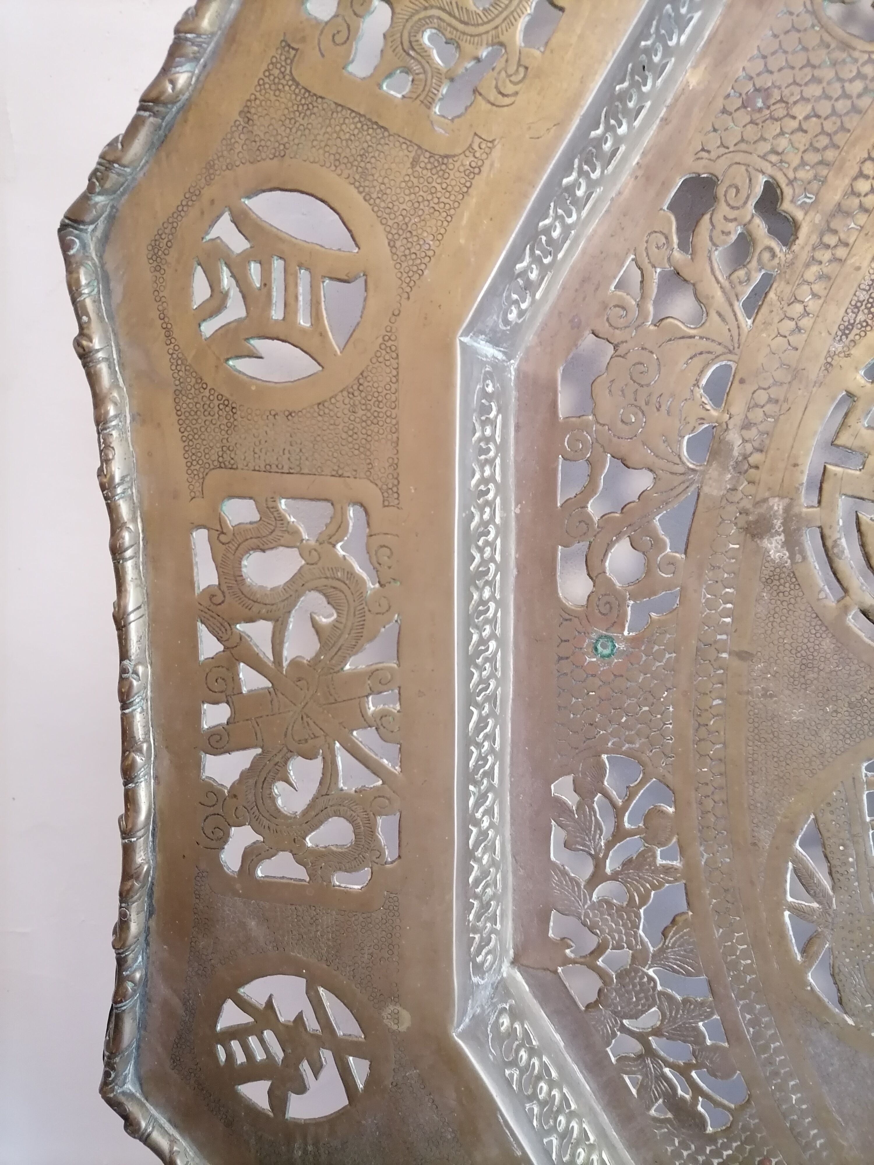Openwork brass top. China 19 century. 12 sides. Asian art.