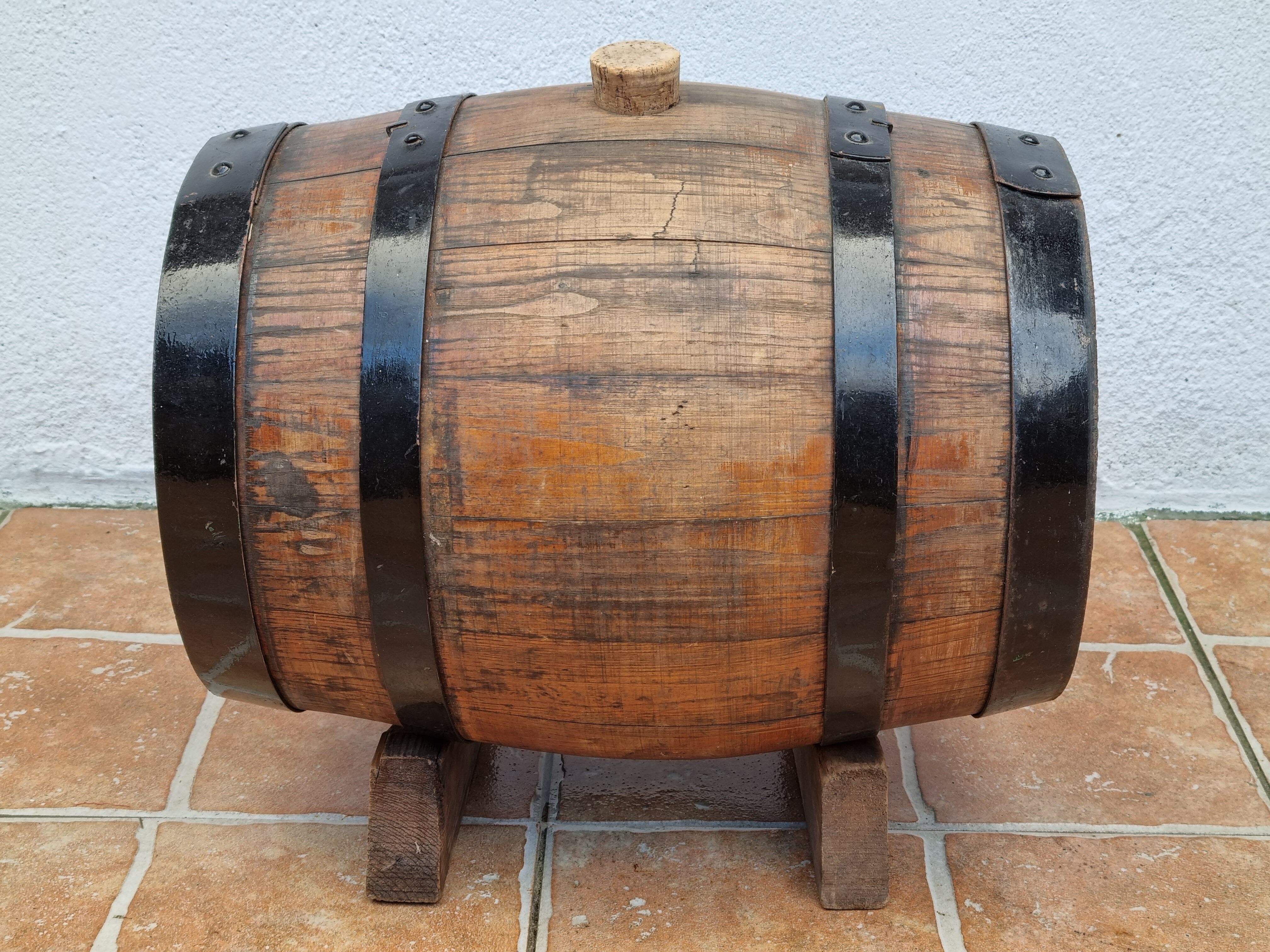Barrel in oak surrounded by ancient metal, 38 cm