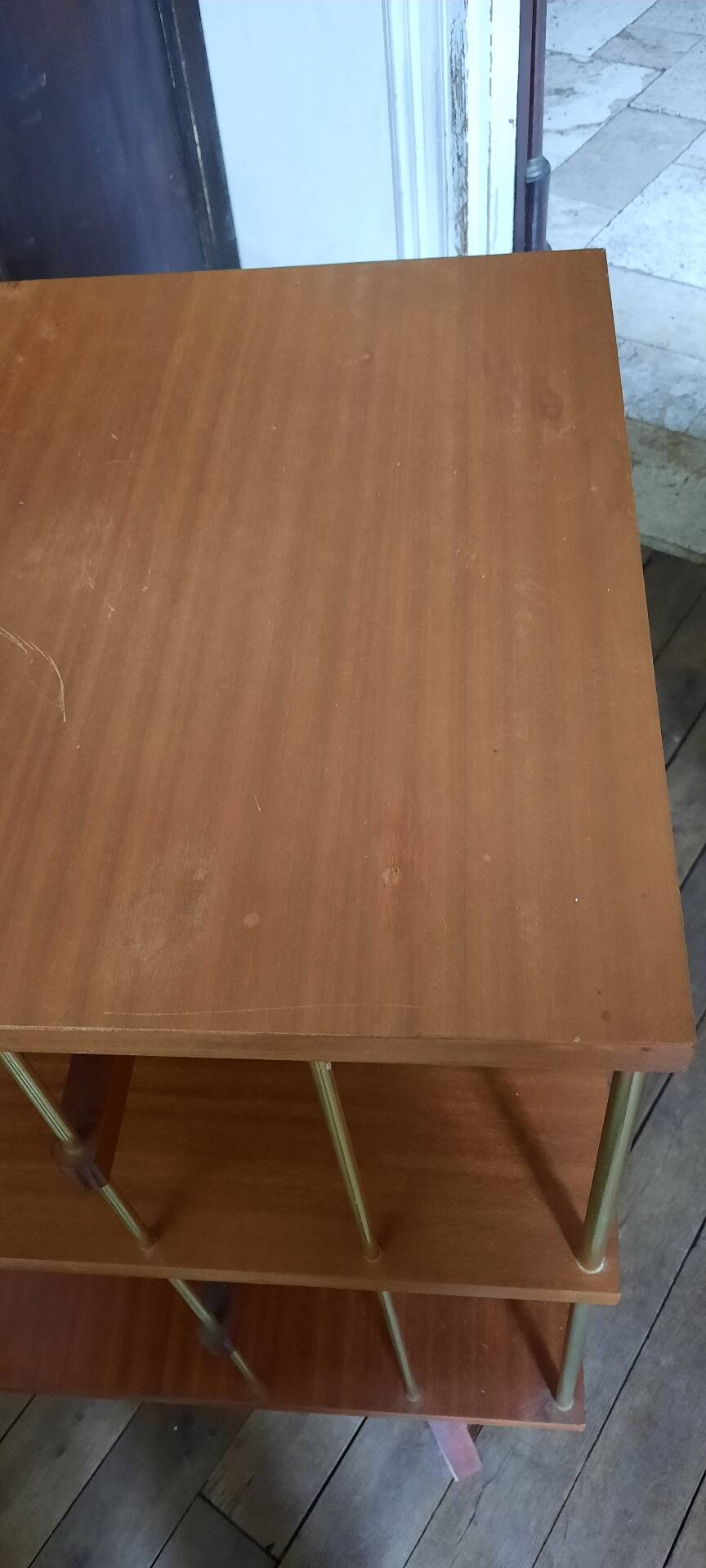 Rotating floor bookshelf