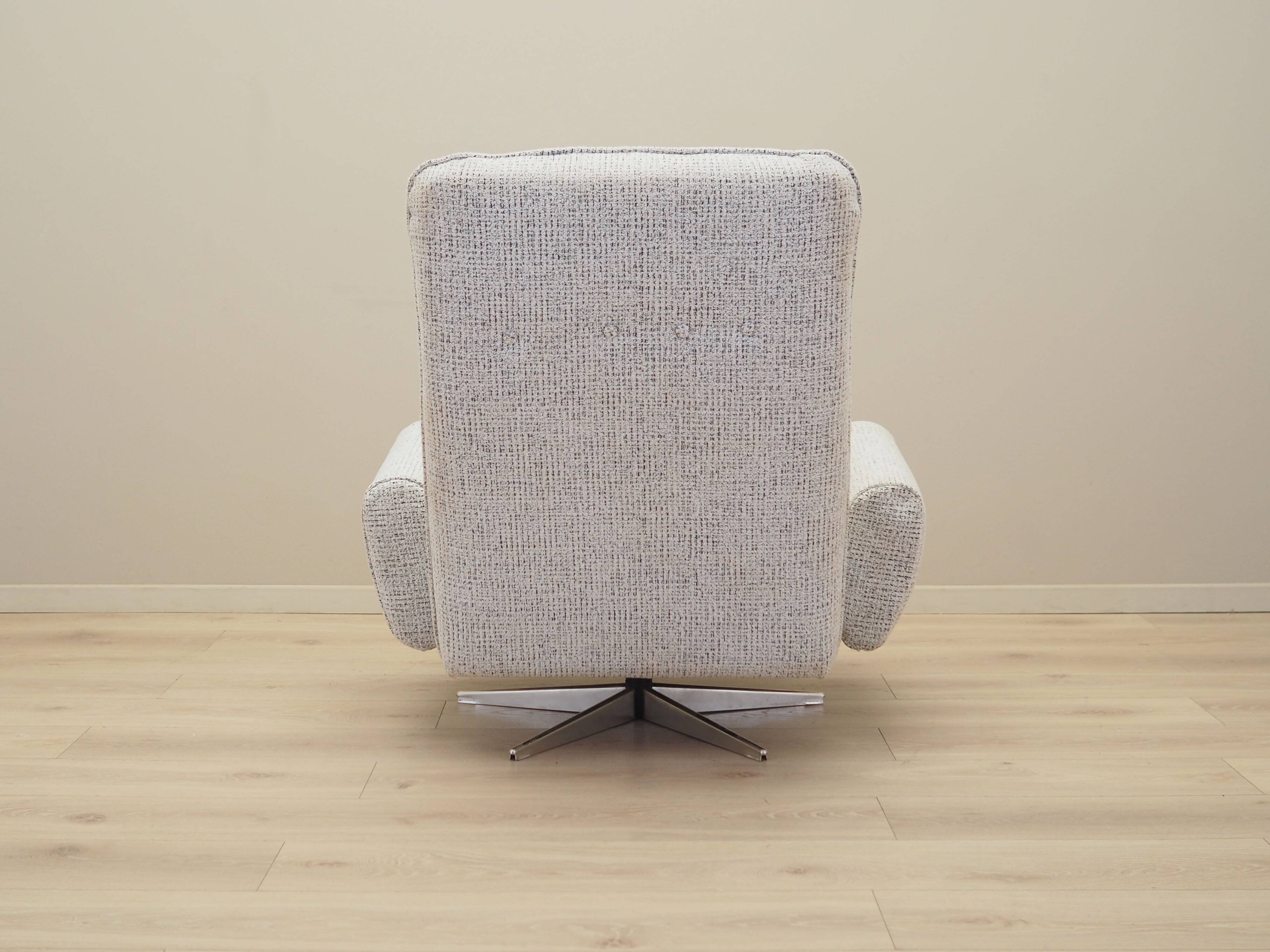 Swivel chair, Italian design, 1970s, produced in Italy