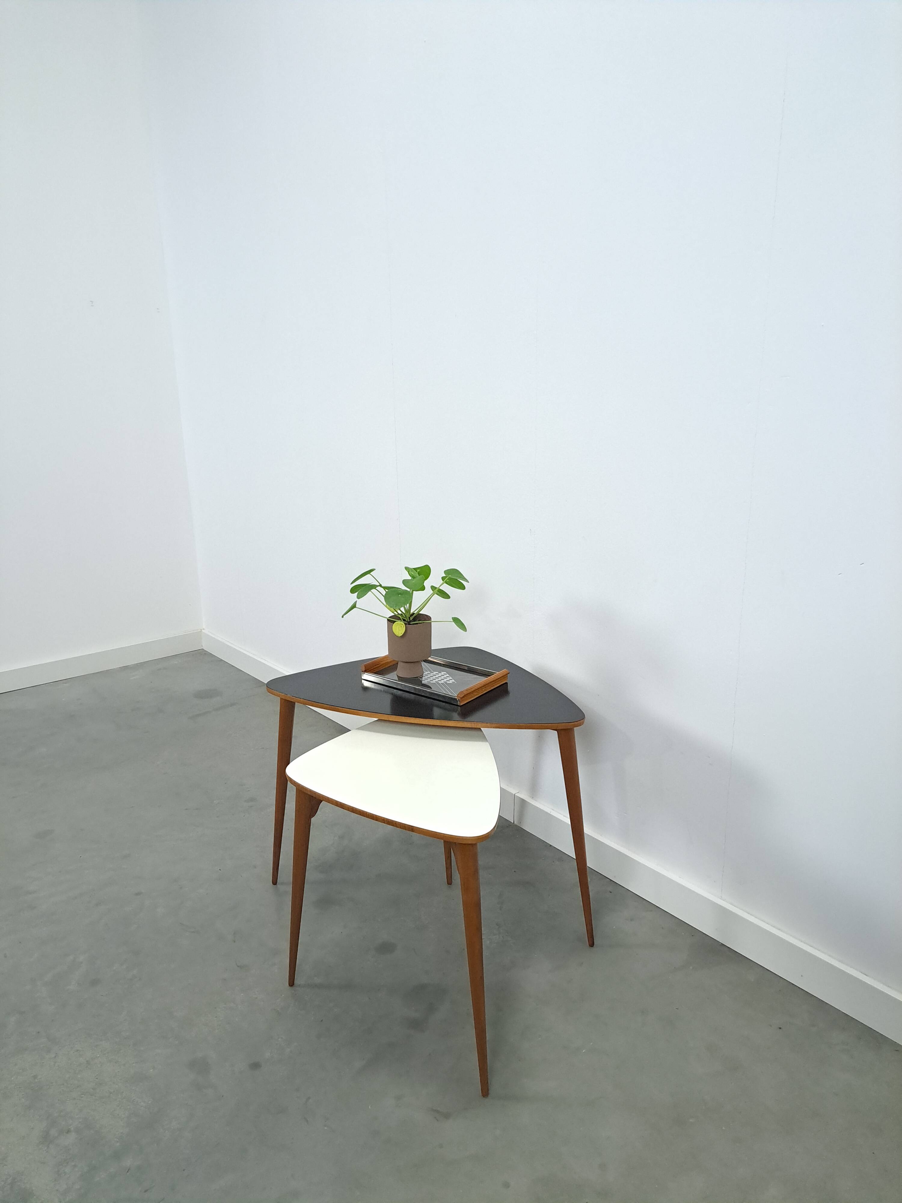 Set zwart wit tafel met houten poten Kaiser Köln