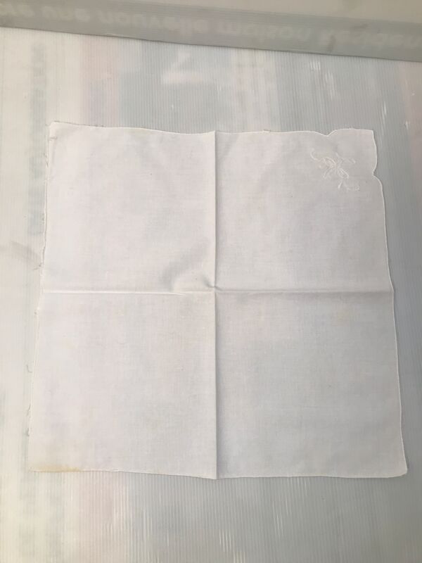 Nappe et 12 serviette brodés vintage