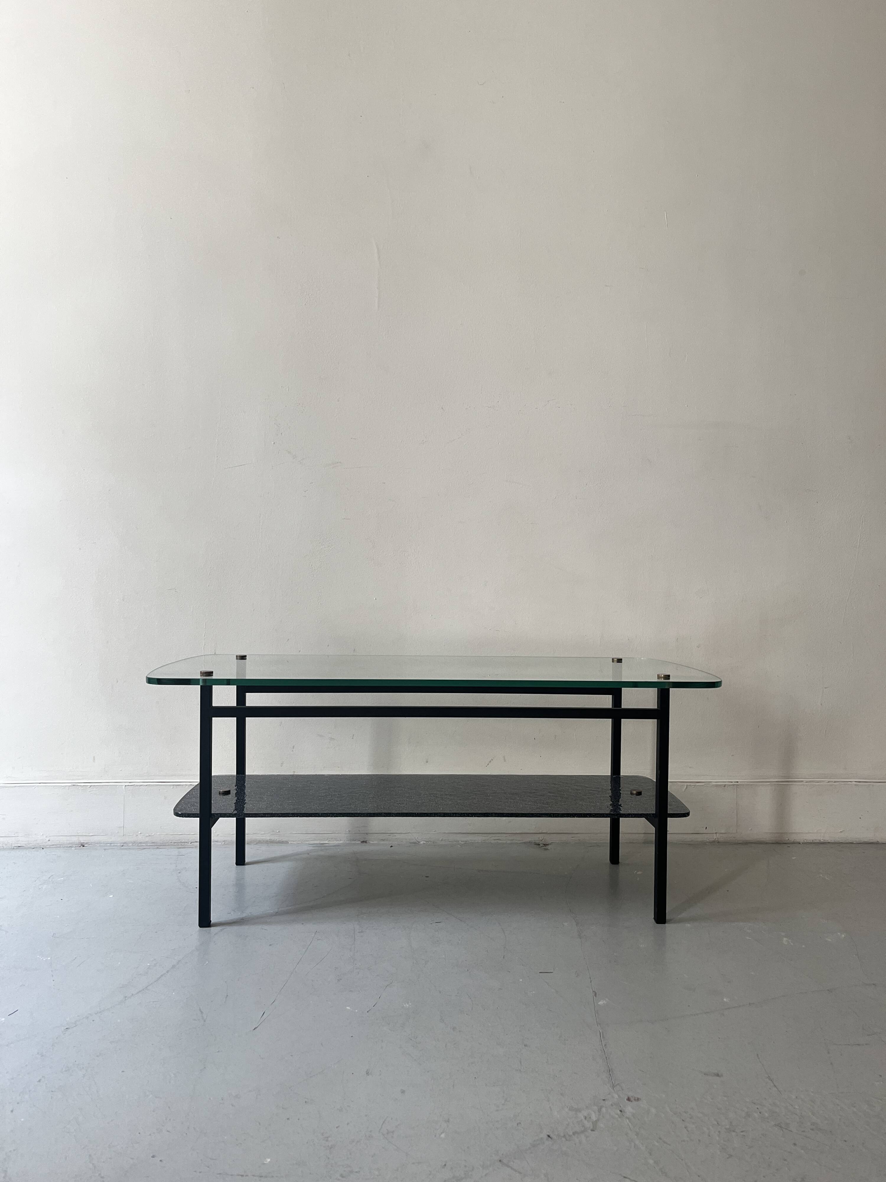 table basse en verre et métal noir, 1950