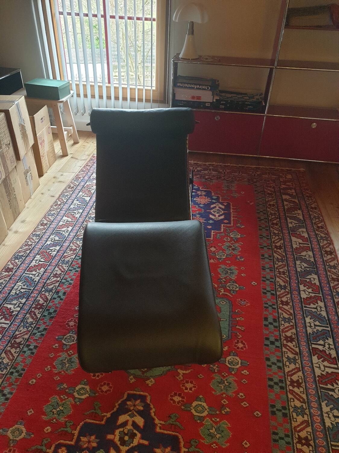 LC4 Cassina chair