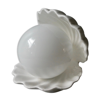 Shell lamp in white ceramic and opaline, 80s