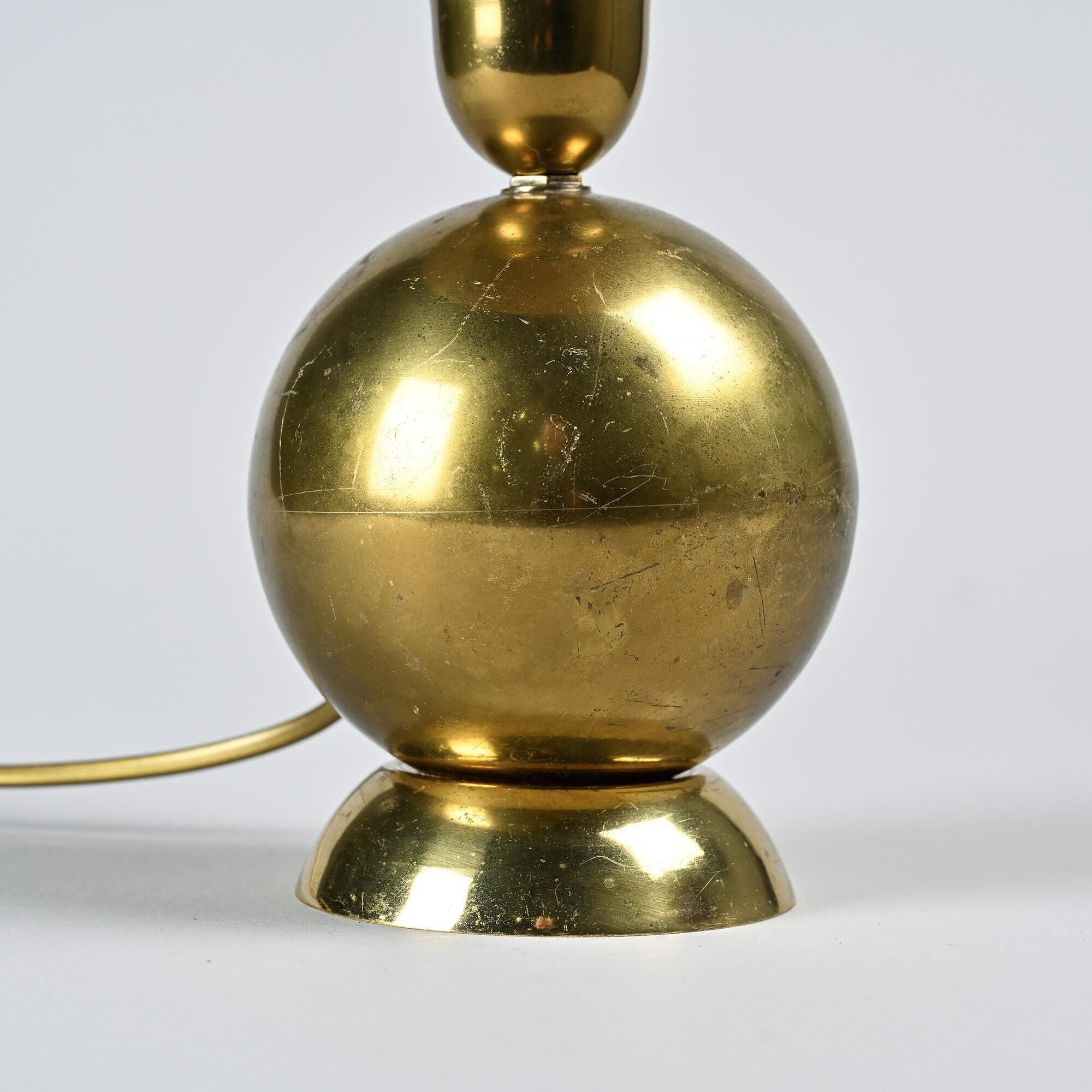 Pair of table lamps in gilded brass, created by Mathias, France, circa 1970.