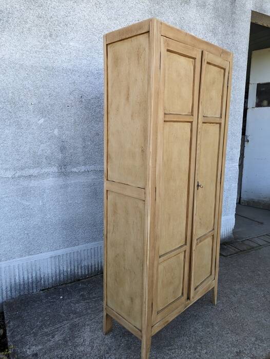 Small Parisian wardrobe