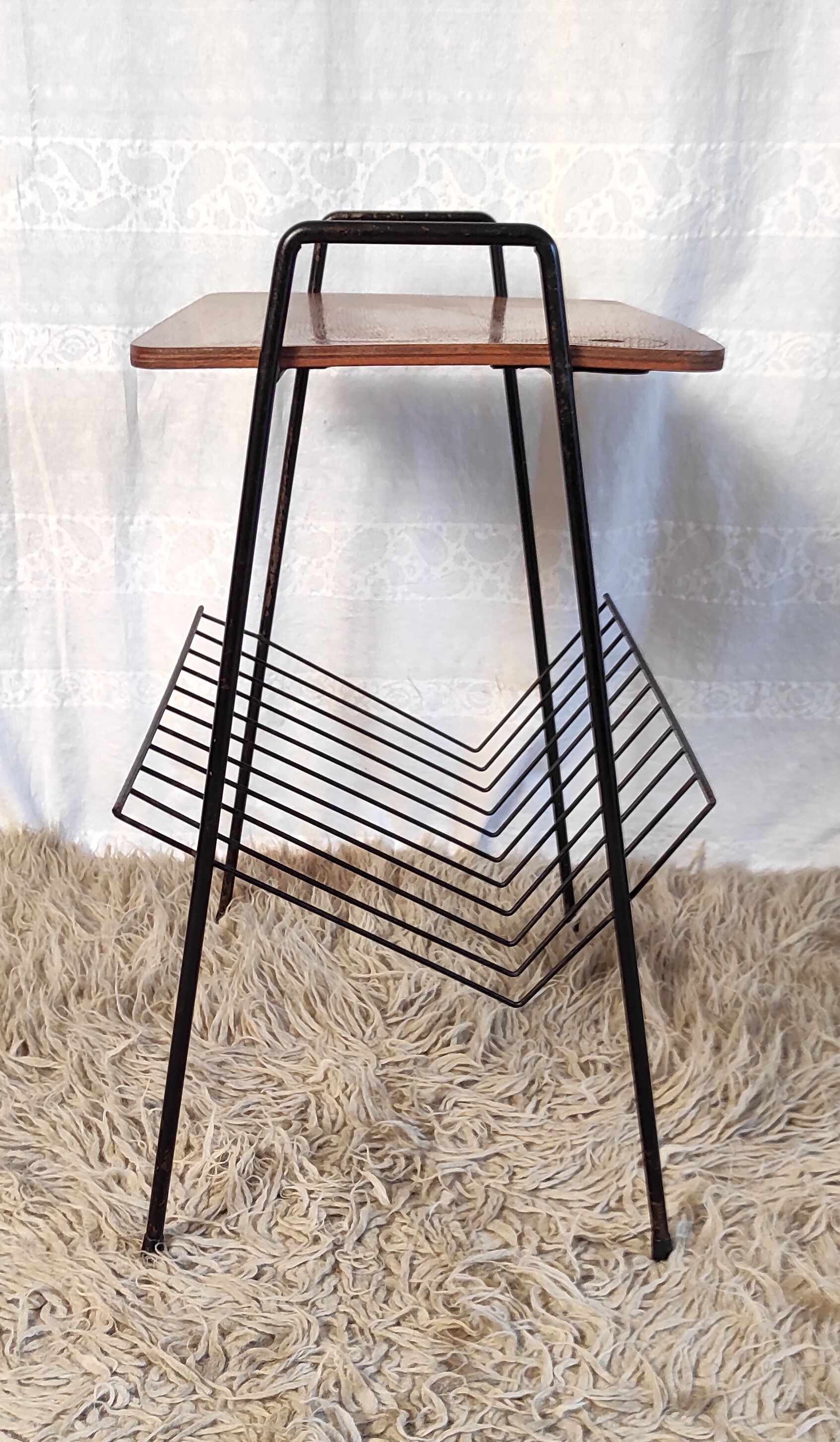 Side table and magazine door – 50s