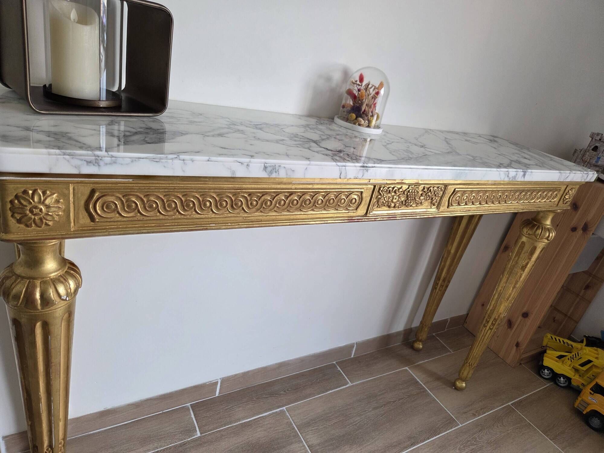 18th-century Italian console in gilded wood with a marble top.