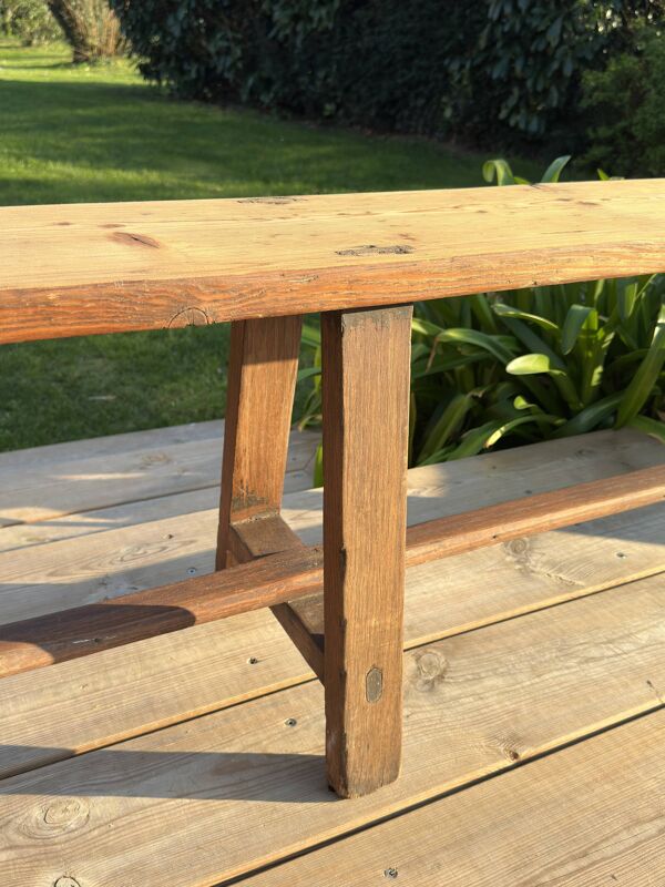 Grand banc ancien en bois massif – 2,40 m