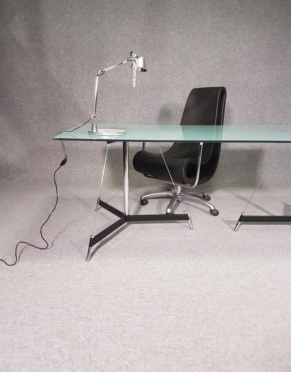 Table tripode italienne / plateau en verre mat / Gabriel Teixidós