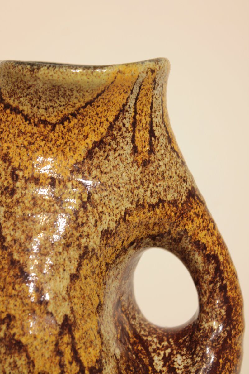 Organic-shaped pitcher - Accolay pottery