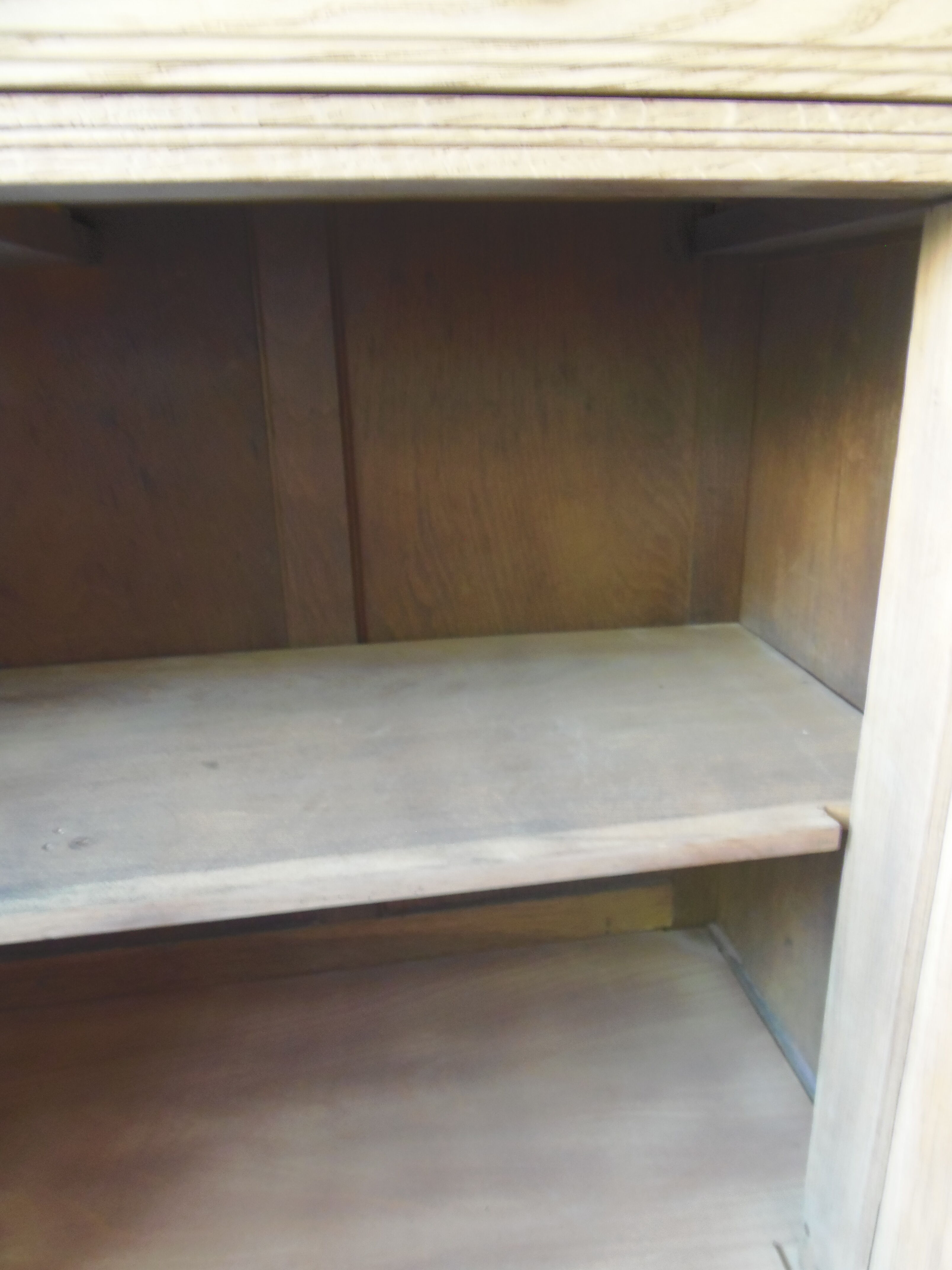 Vintage shallow oak sideboard, 2 drawers, 2 doors, 1 shelf.