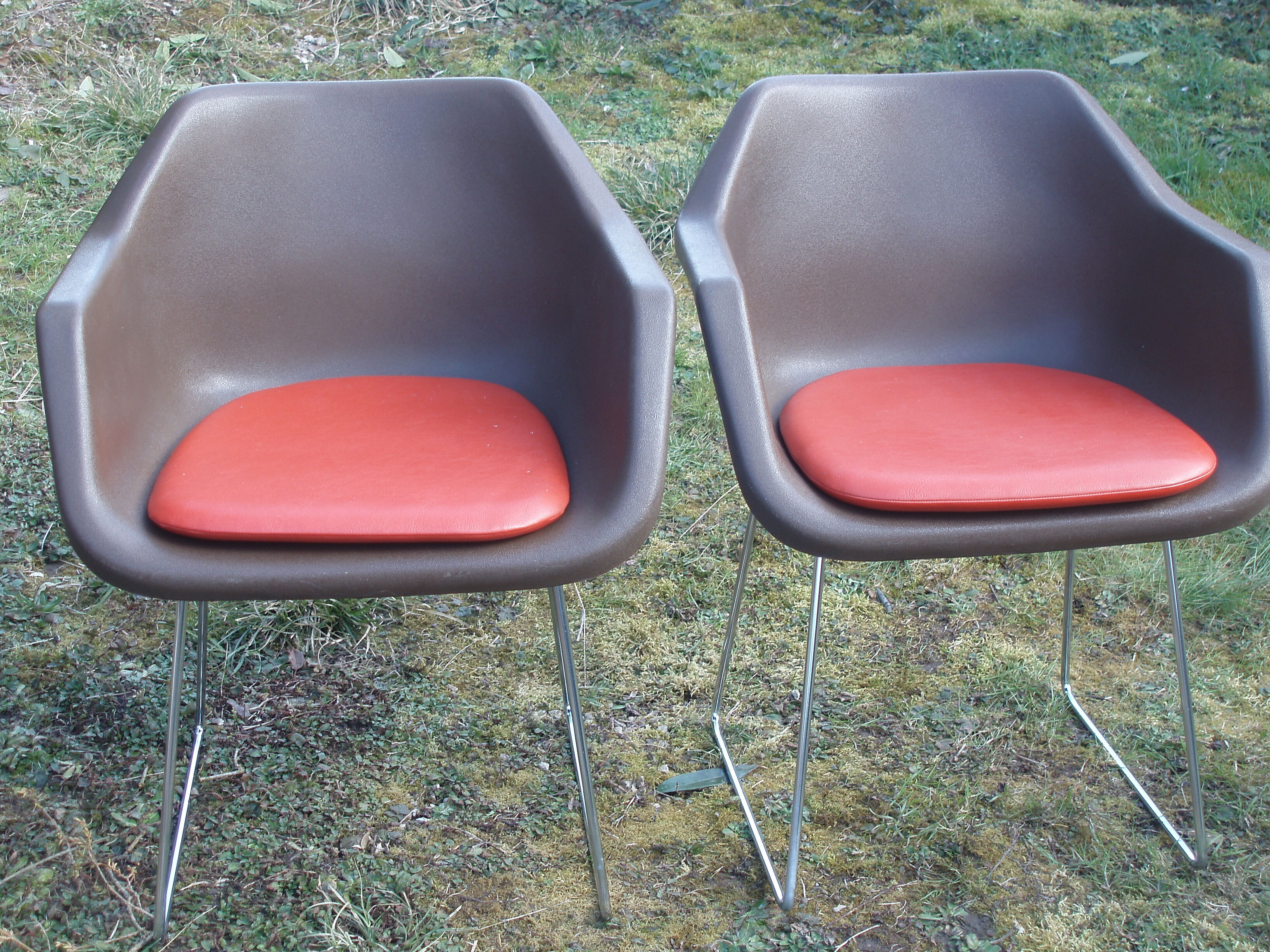 Set of 4 armchairs Robin day model created in 1967 edited by hill