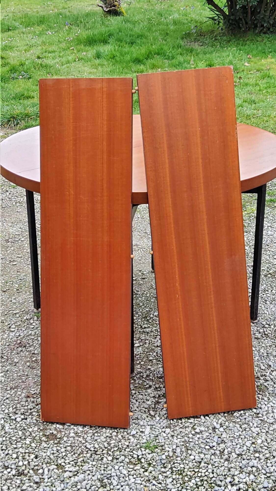 Vintage round table in blond mahogany by Gérard Guermonprez Editor Magnani, metal base