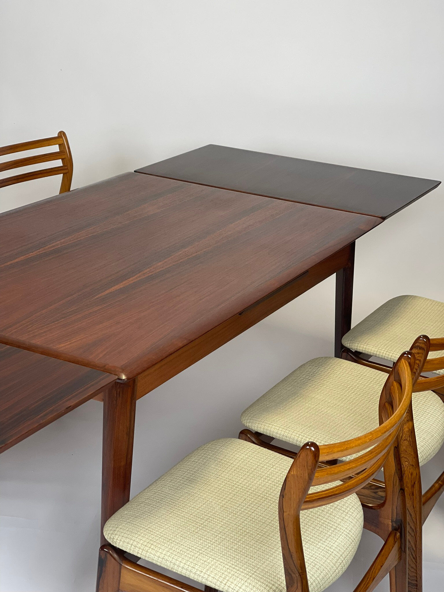 Table scandinave en palissandre année 60
