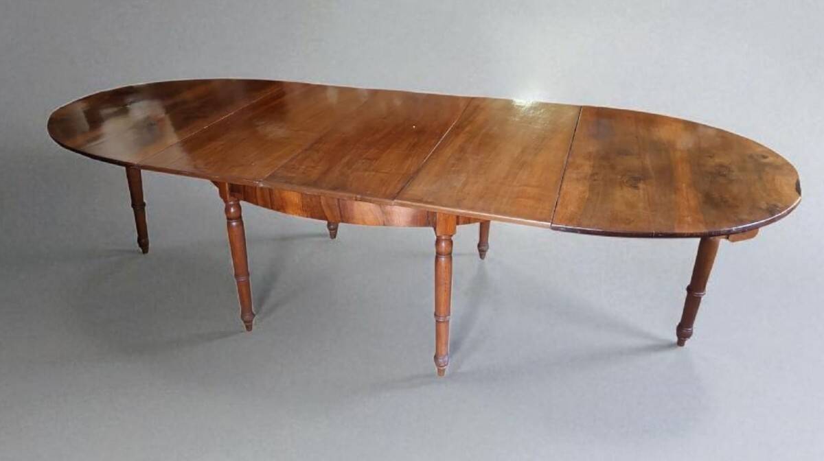 Large extendable oval table up to 3 metres, walnut.