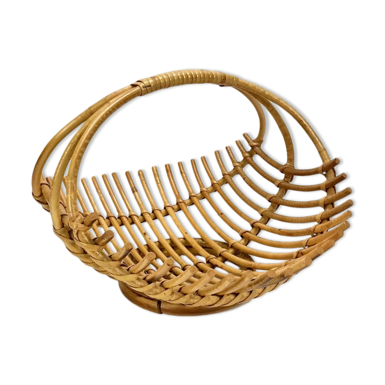 Stylized rattan fruit cup