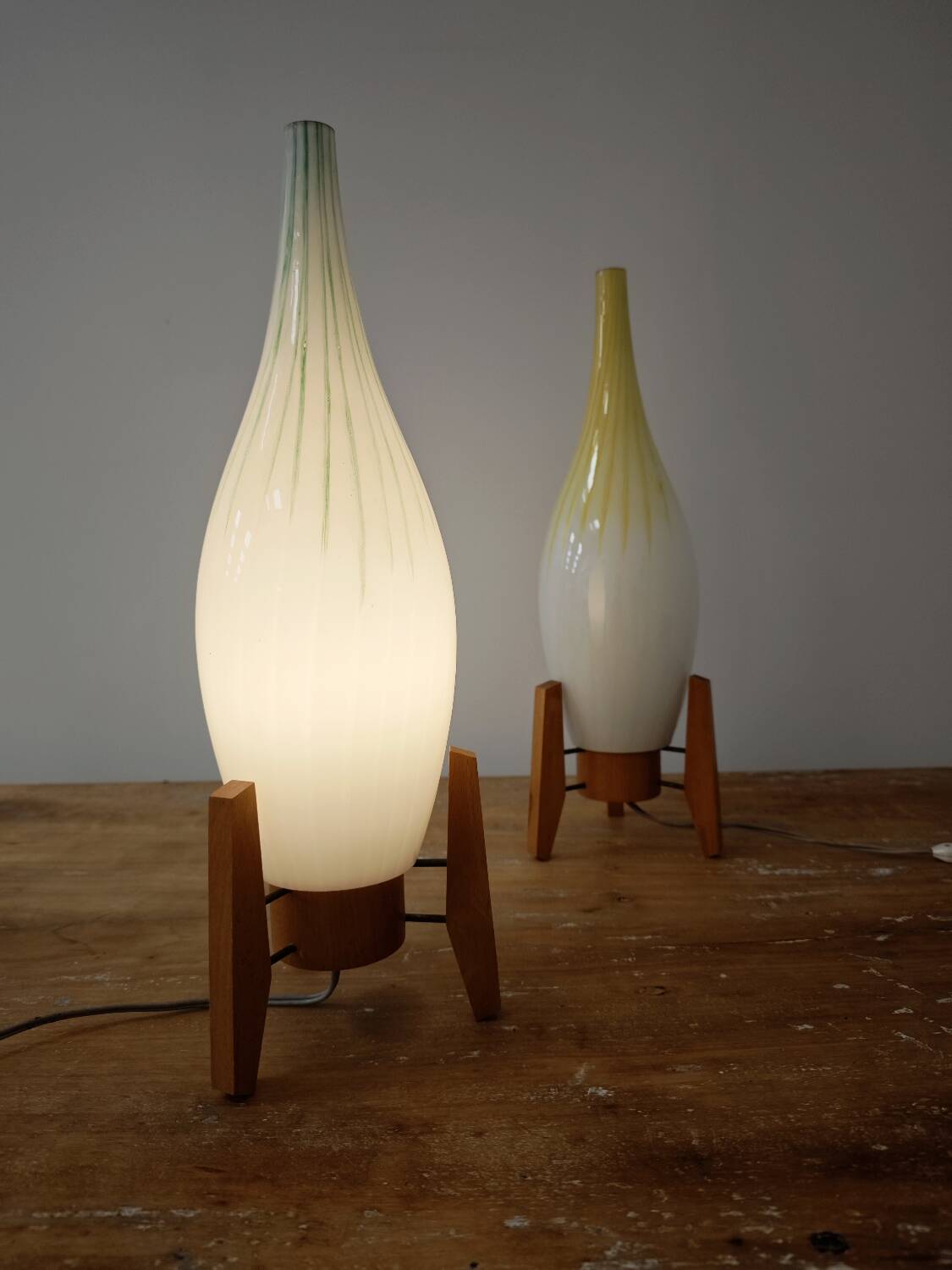 Lampe de table Drevo Humpolec opaline verte type 107/S