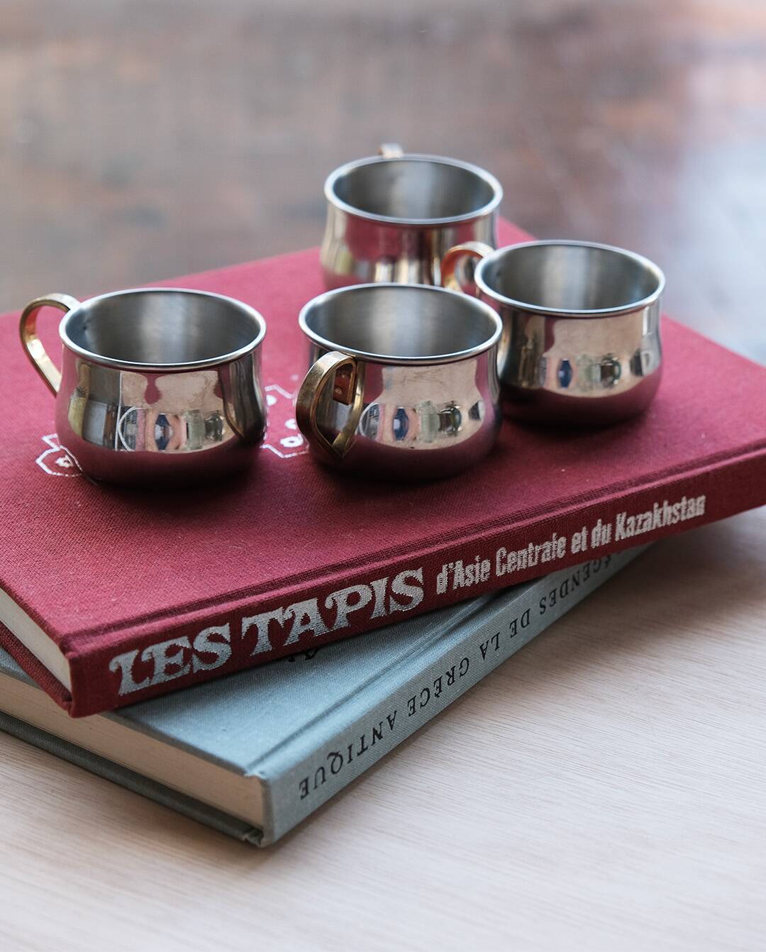 Stainless steel mugs x4, golden handle, vintage Italian craftsmanship.