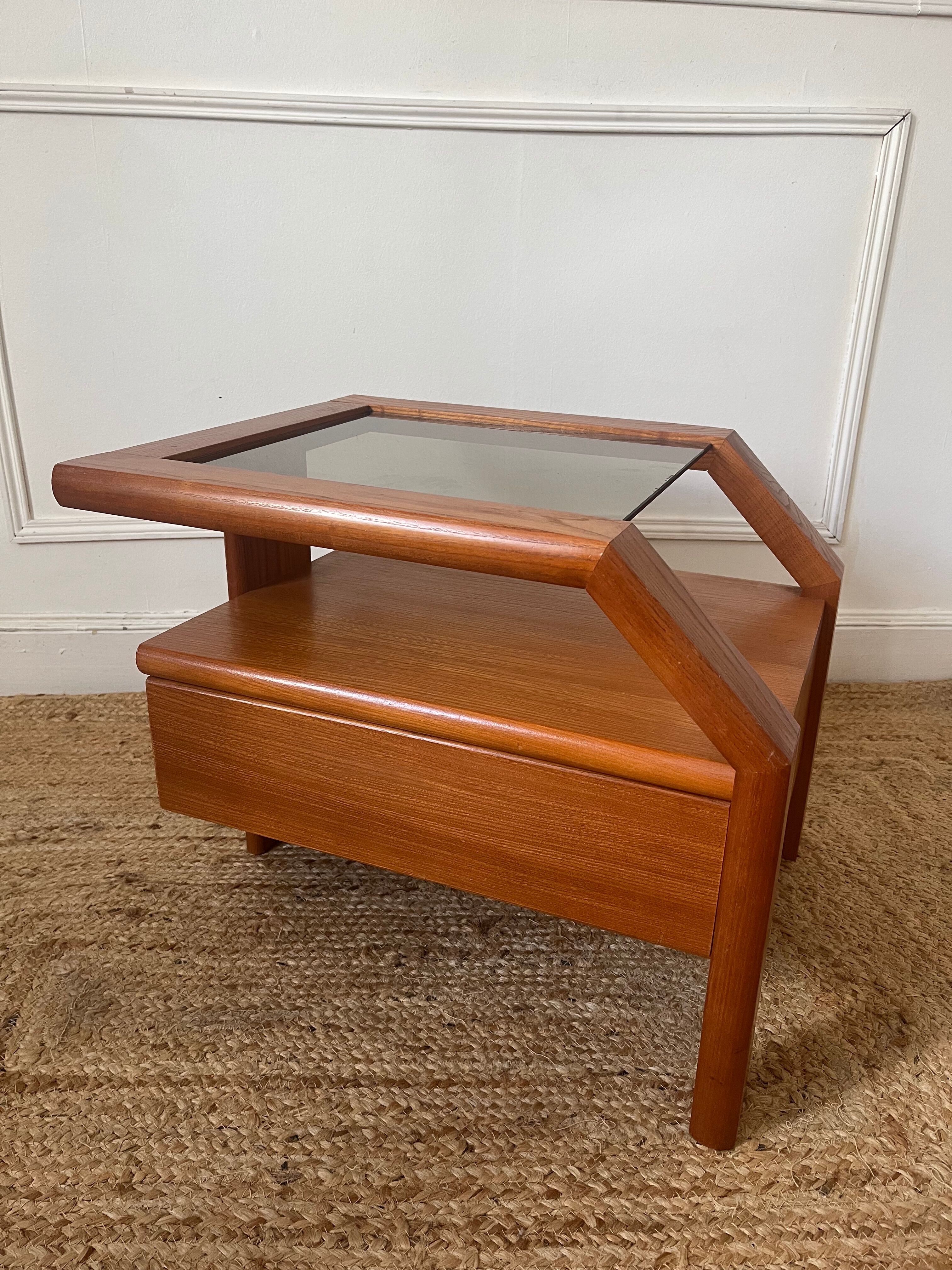 Table de chevet en orme vintage