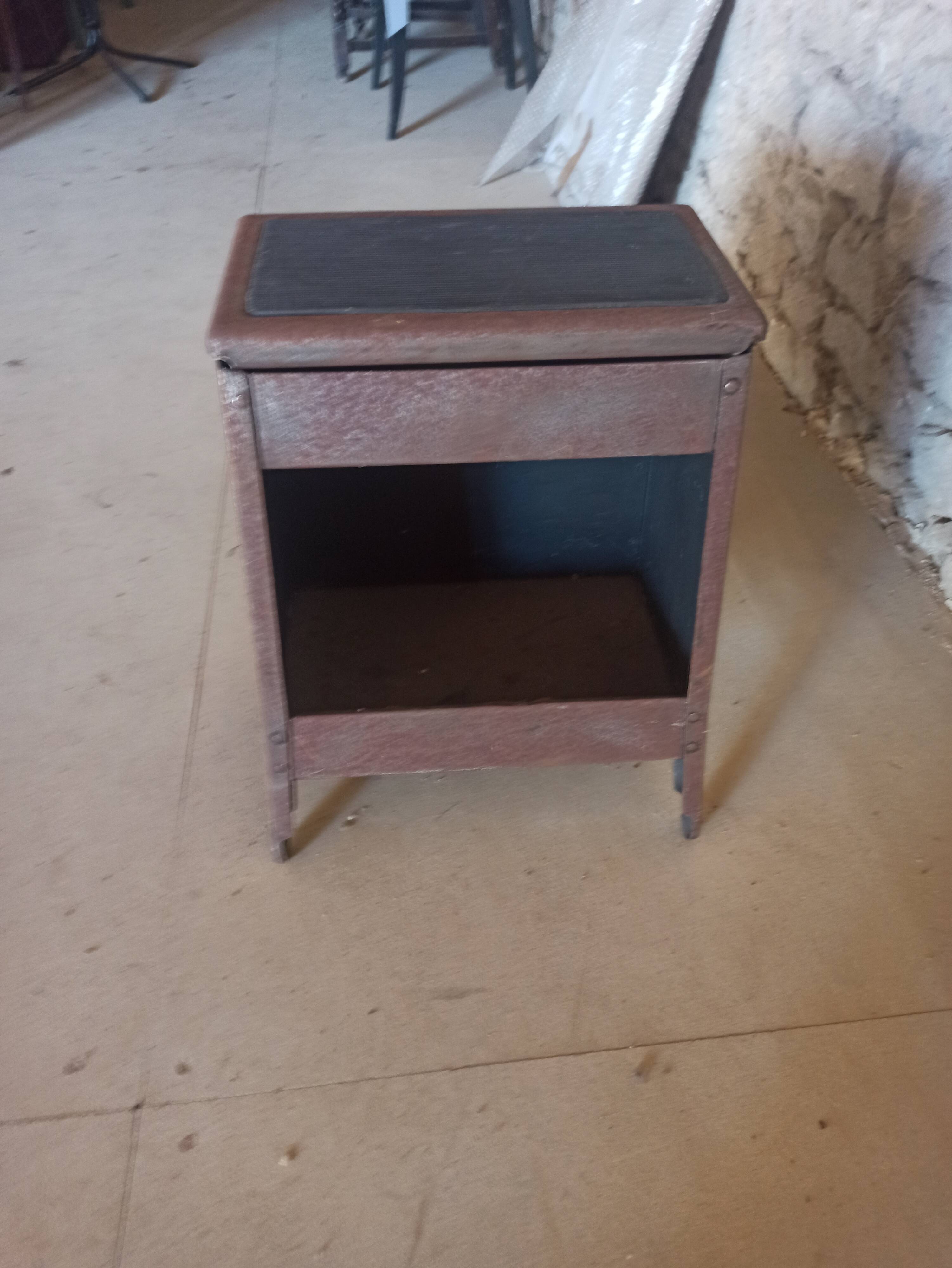Metal shoe shine furniture