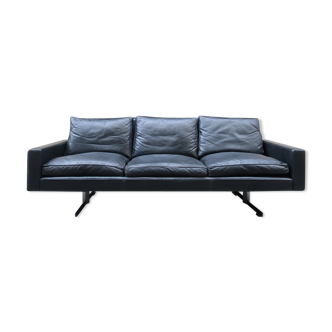 Leather sofa of the 70s footing in chrome