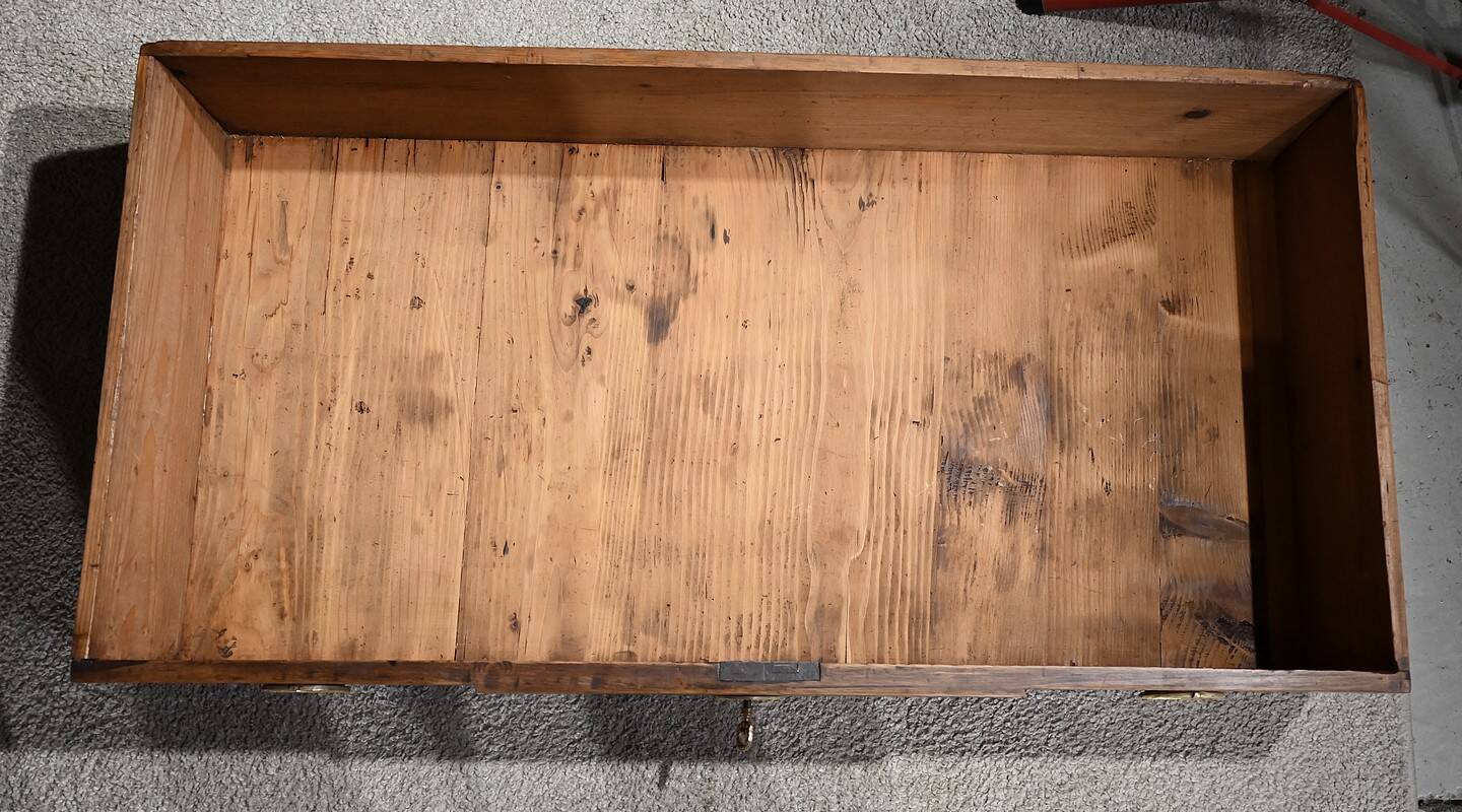 Walnut Jumping Commode, Louis XVI period – Late 18th century