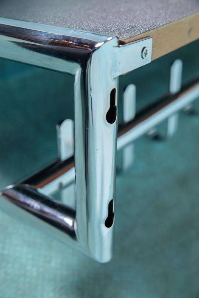 Minimalist coat rack, tubular chrome frame, 1980s Memphis style.