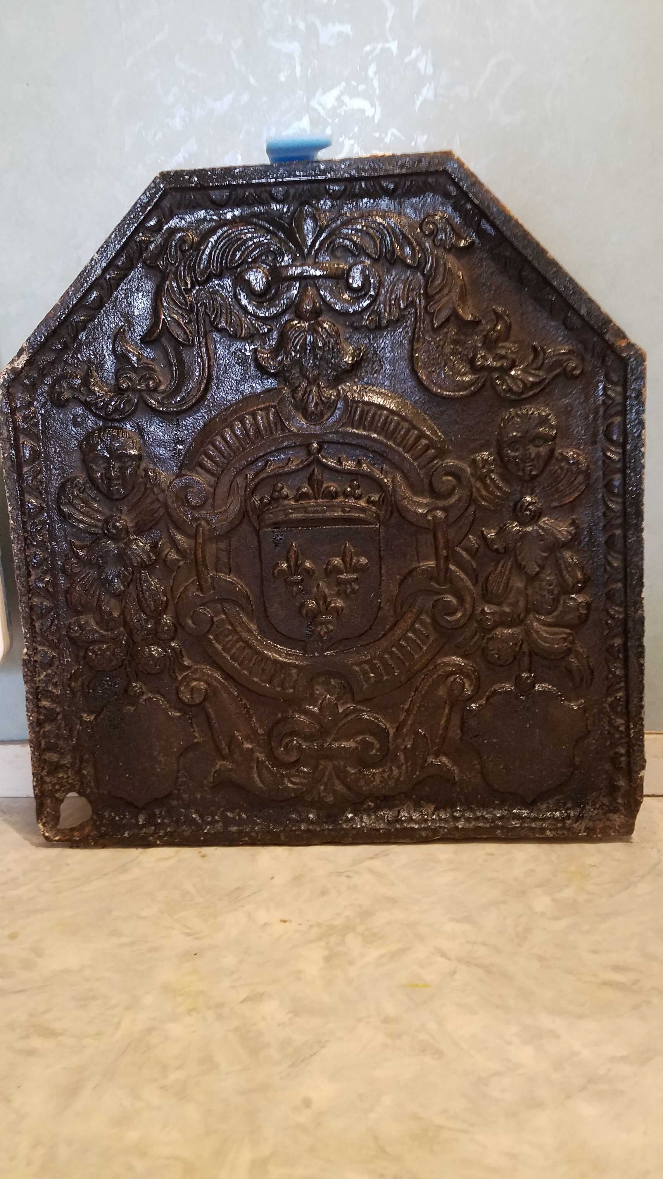 Plate and chenets of old chimney chenets