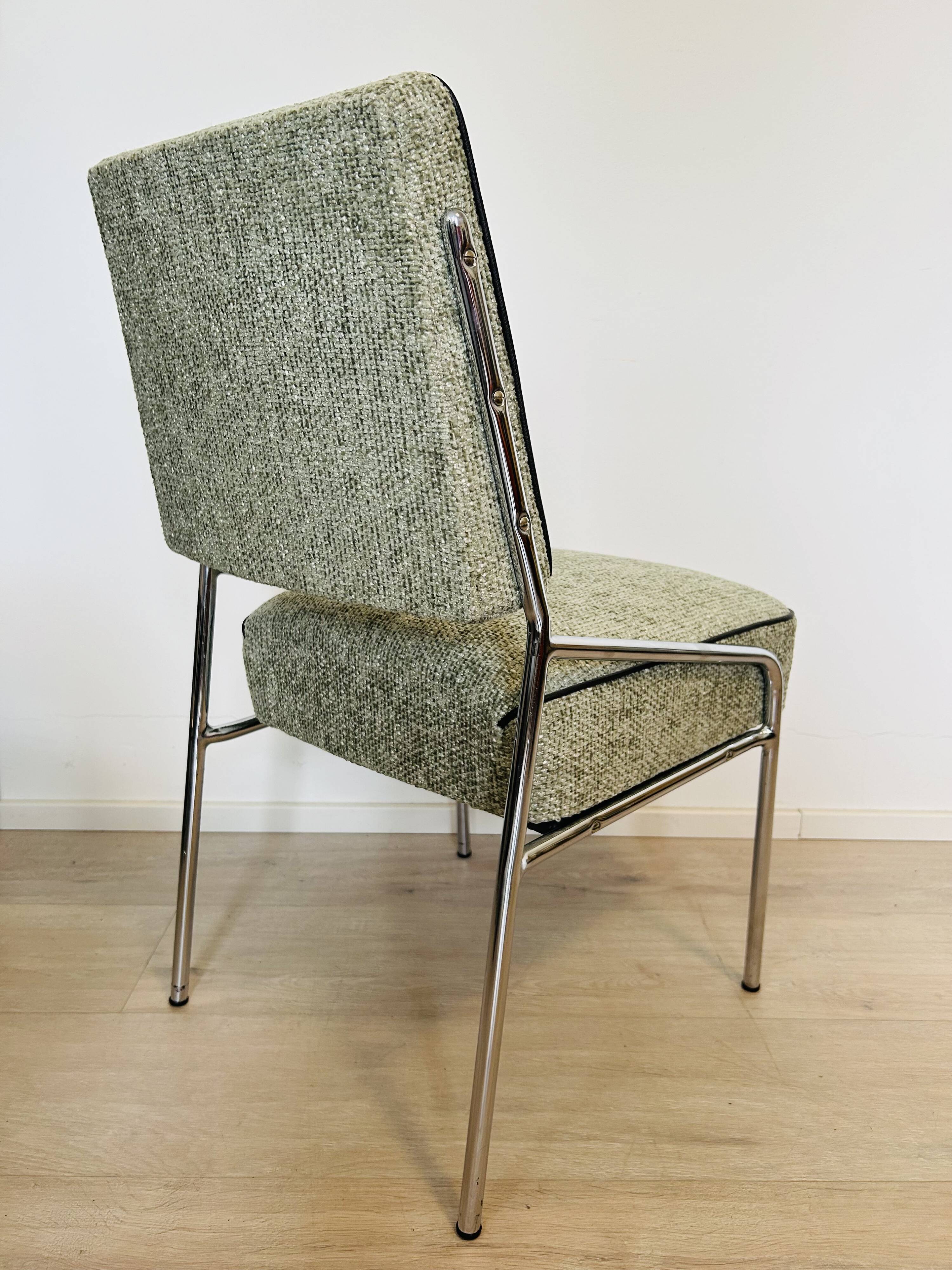 Chaise de salle à manger chromée Bauhaus de Hongrie, années 1960
