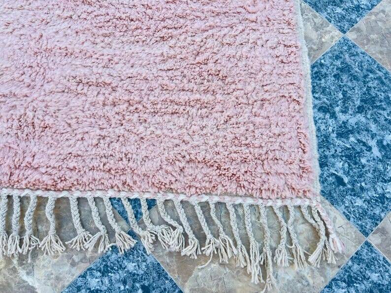 Pure wool handwoven traditional rug size 145/255 cm
