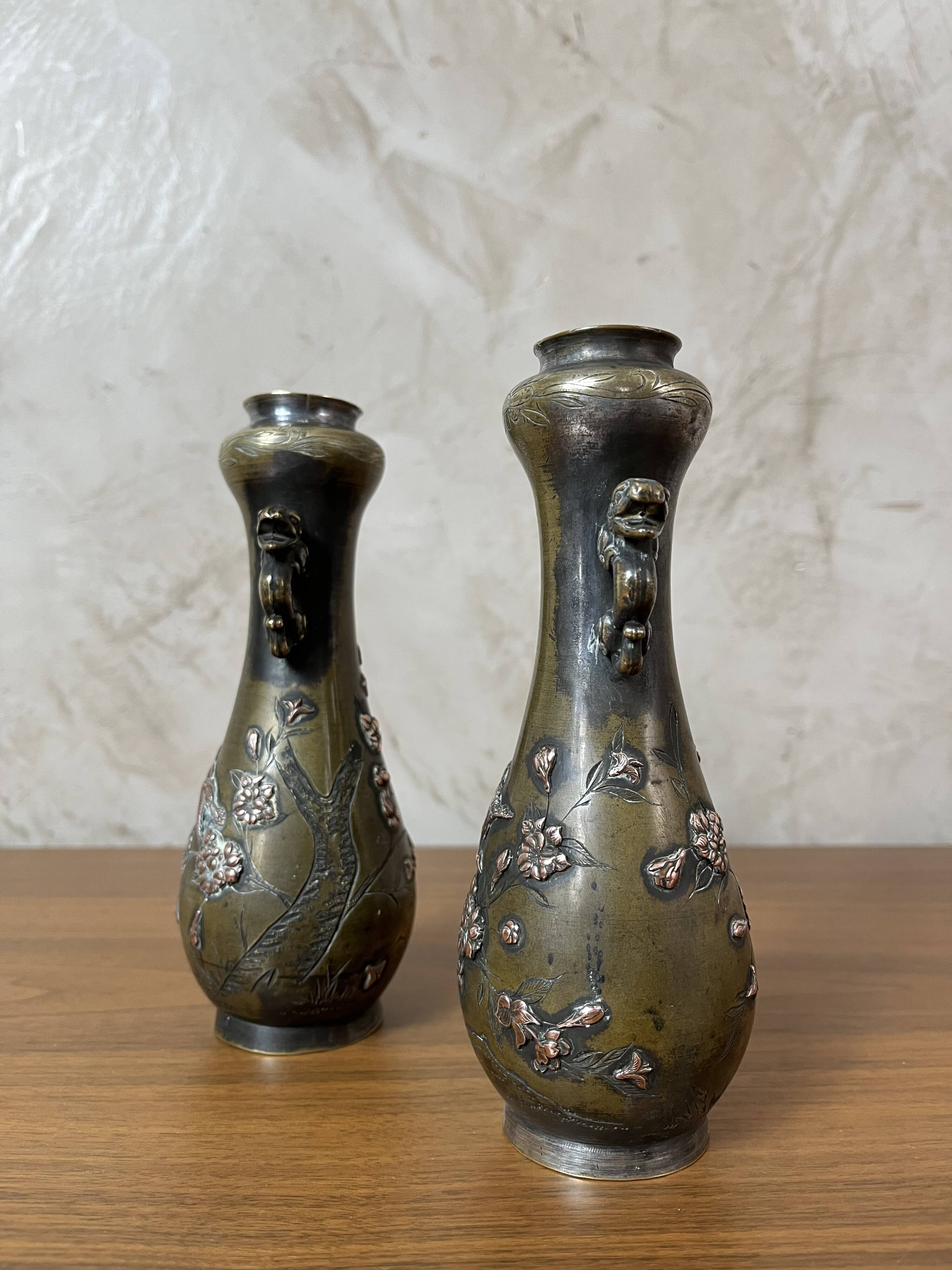 Pair of bronze vases - Asian motifs in relief in copper