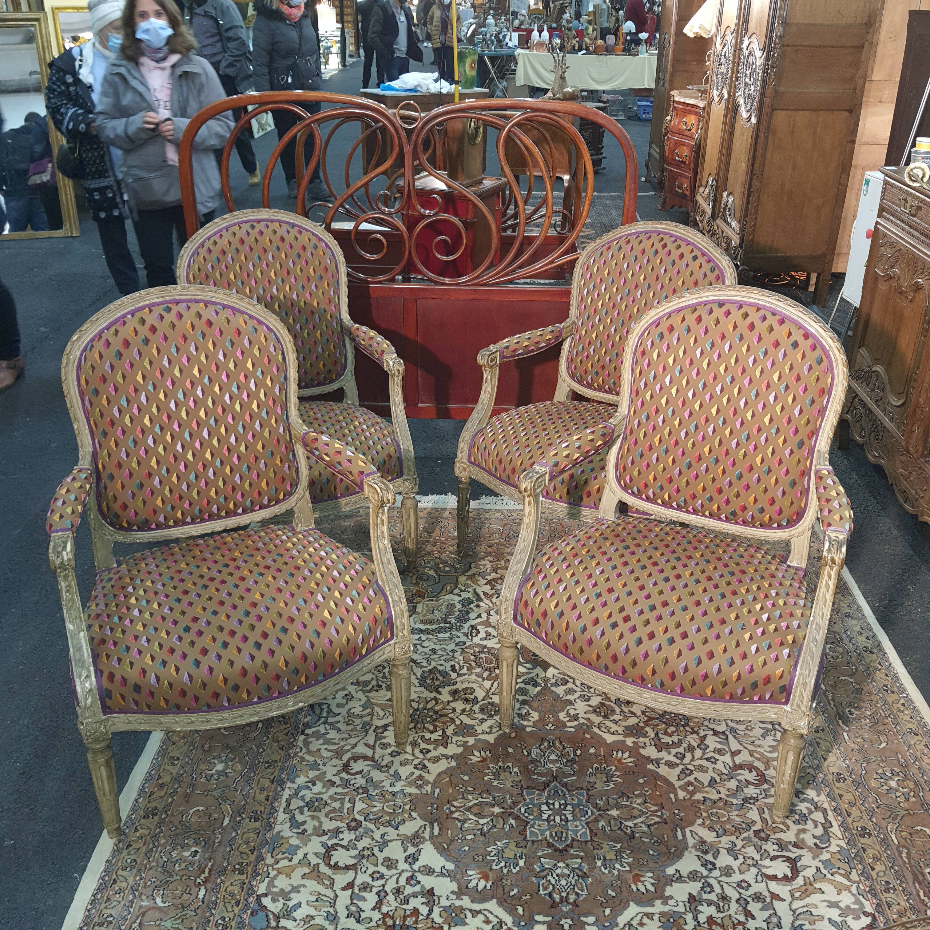 Série de 4 fauteuils époque Louis XVI