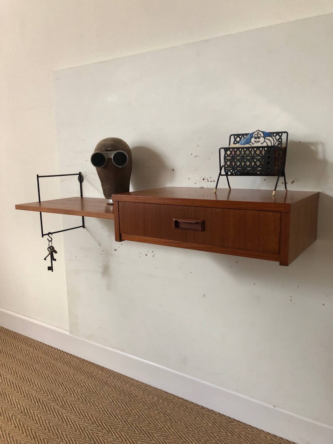 Wall console