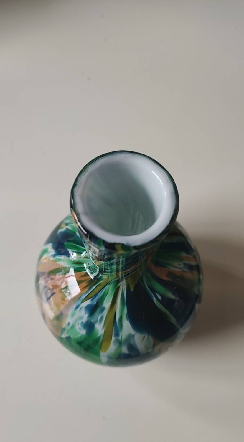 Fidrio Fiesta Globe/Ball Design Vase. Speckled