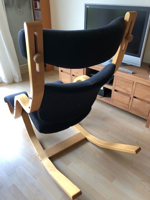 Armchair model "gravity balans", design Peter Opsvik, published by Stokke