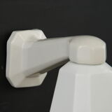 Applique murale col de cygne porcelaine, tulipe en verre opaline