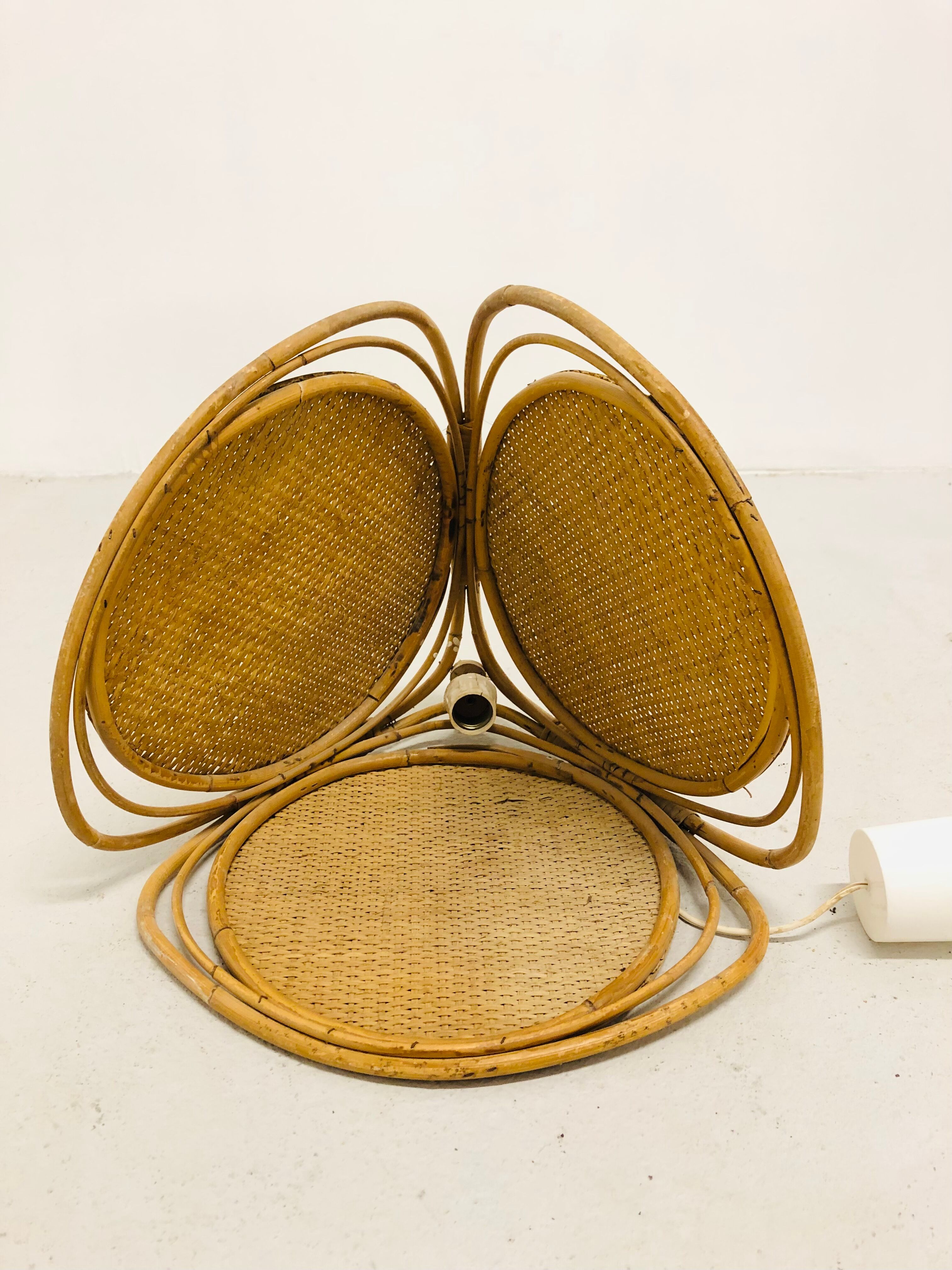 A pair of rattan and mulching suspensions