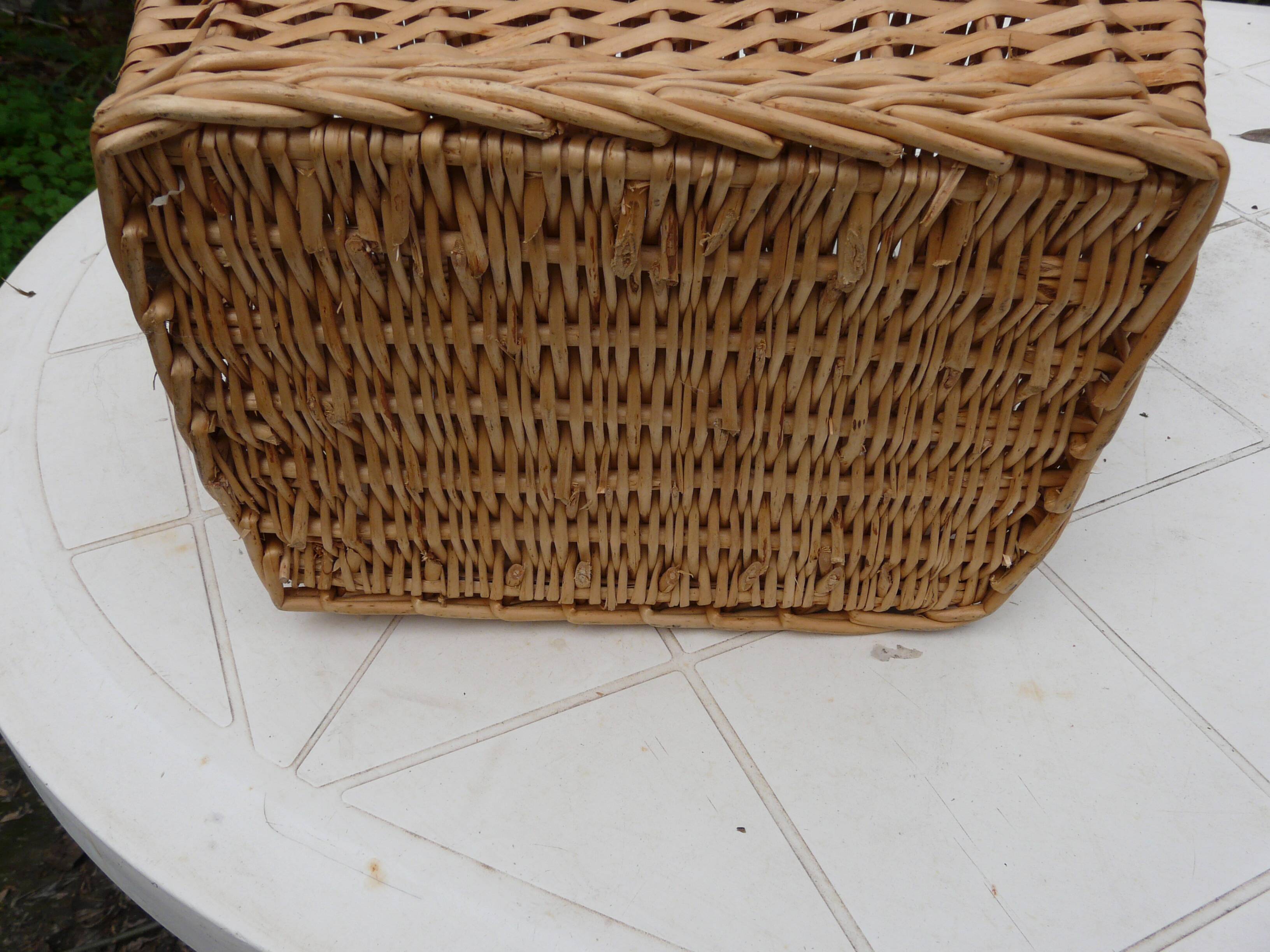 Vintage wicker basket for poultry rabbit
