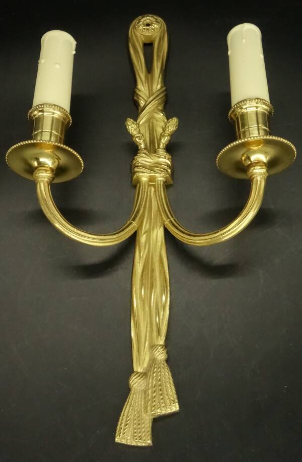 Large pair of Louis XVI style wall lights from Hettier Vincent - bronze