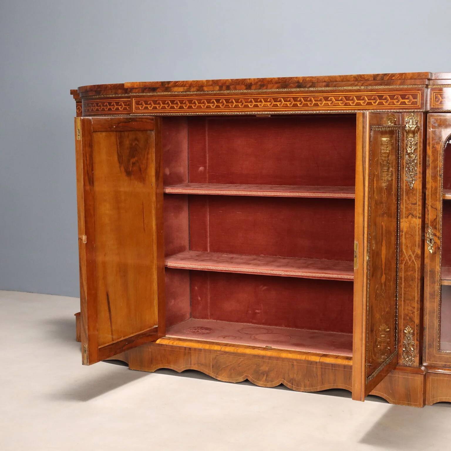 Antique walnut burl cabinet with inlays, United Kingdom, 19th century.