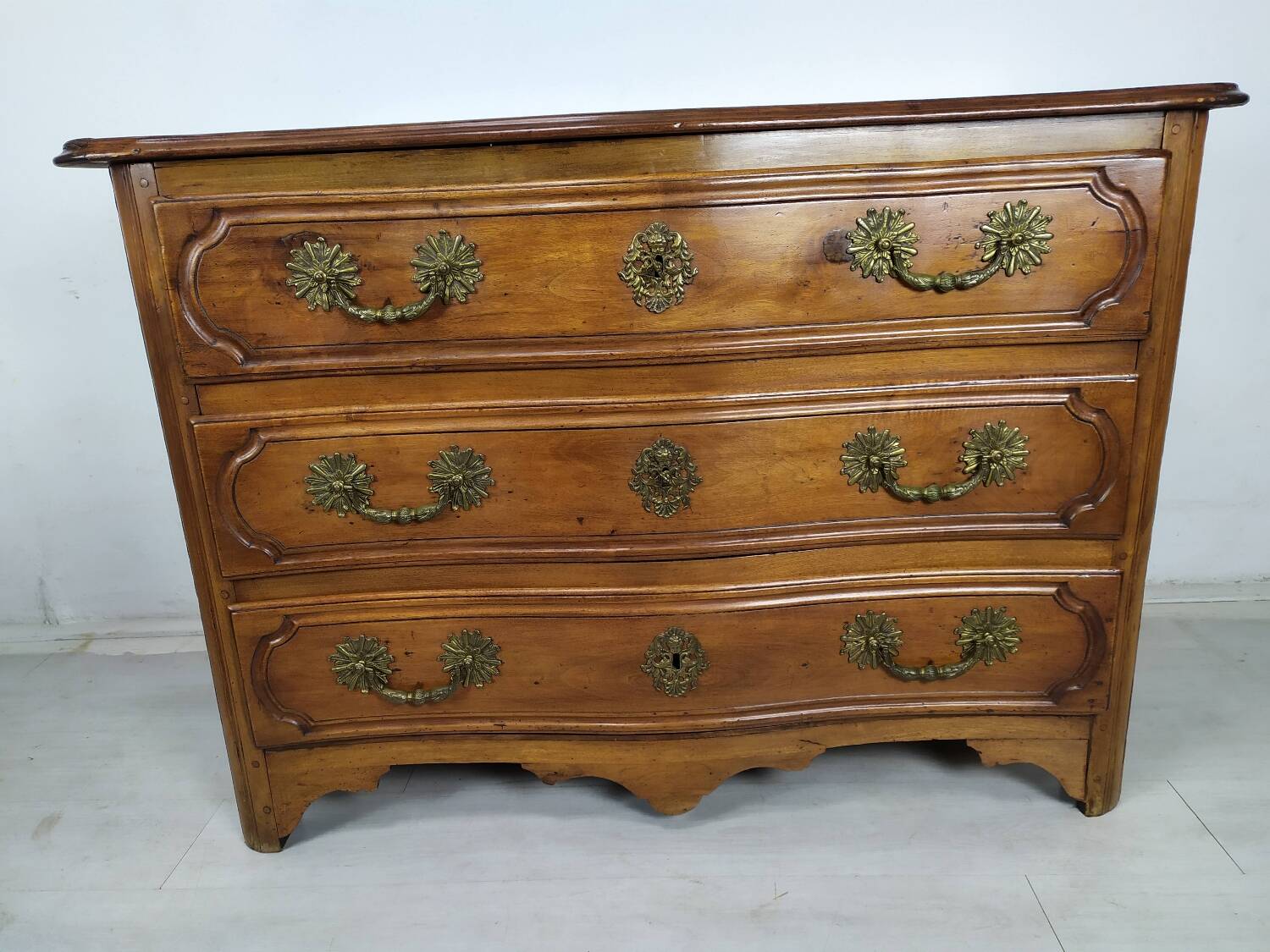 Commode lyonnaise noyer