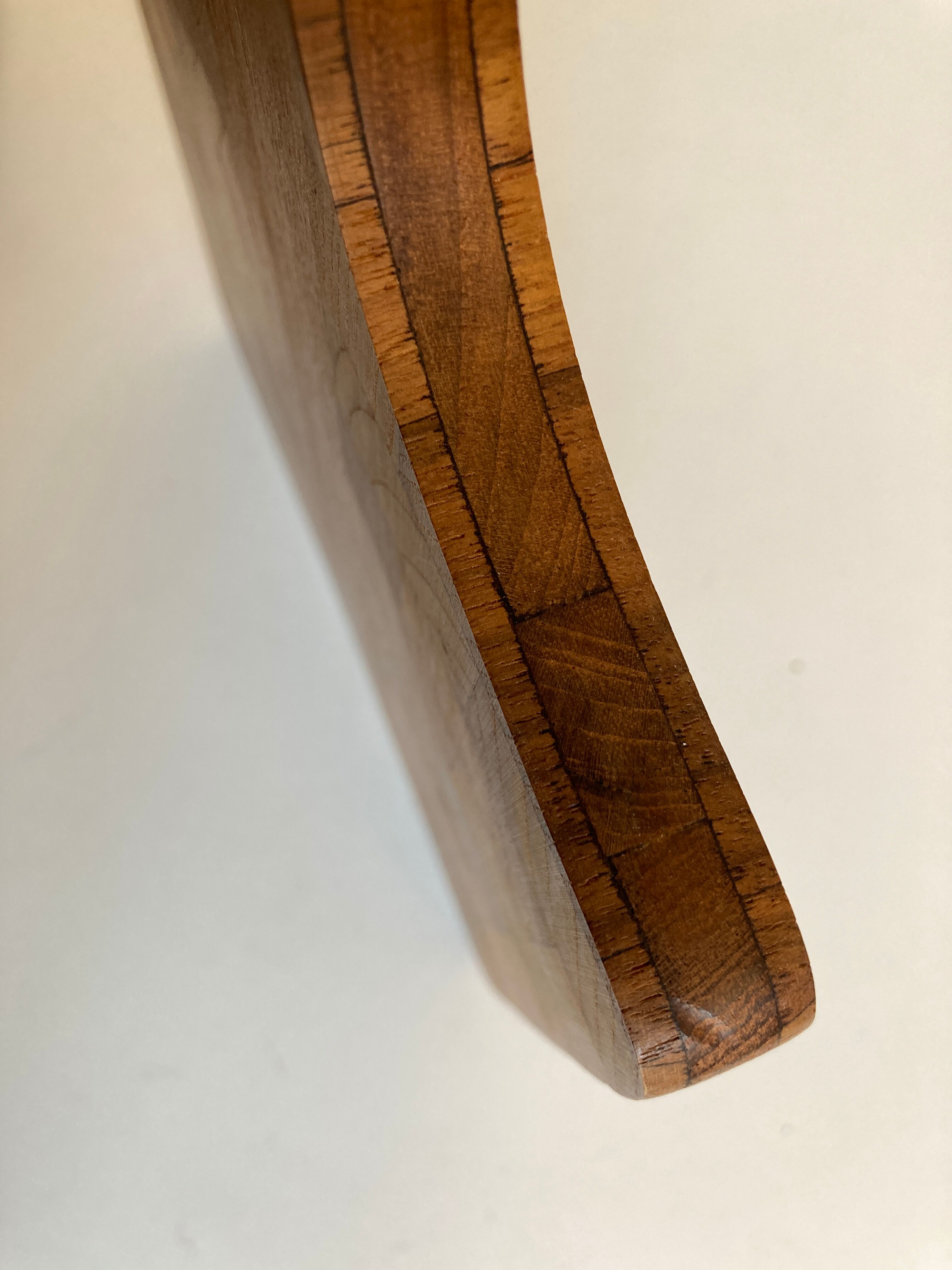 Planche à découper scandinave en bois debout