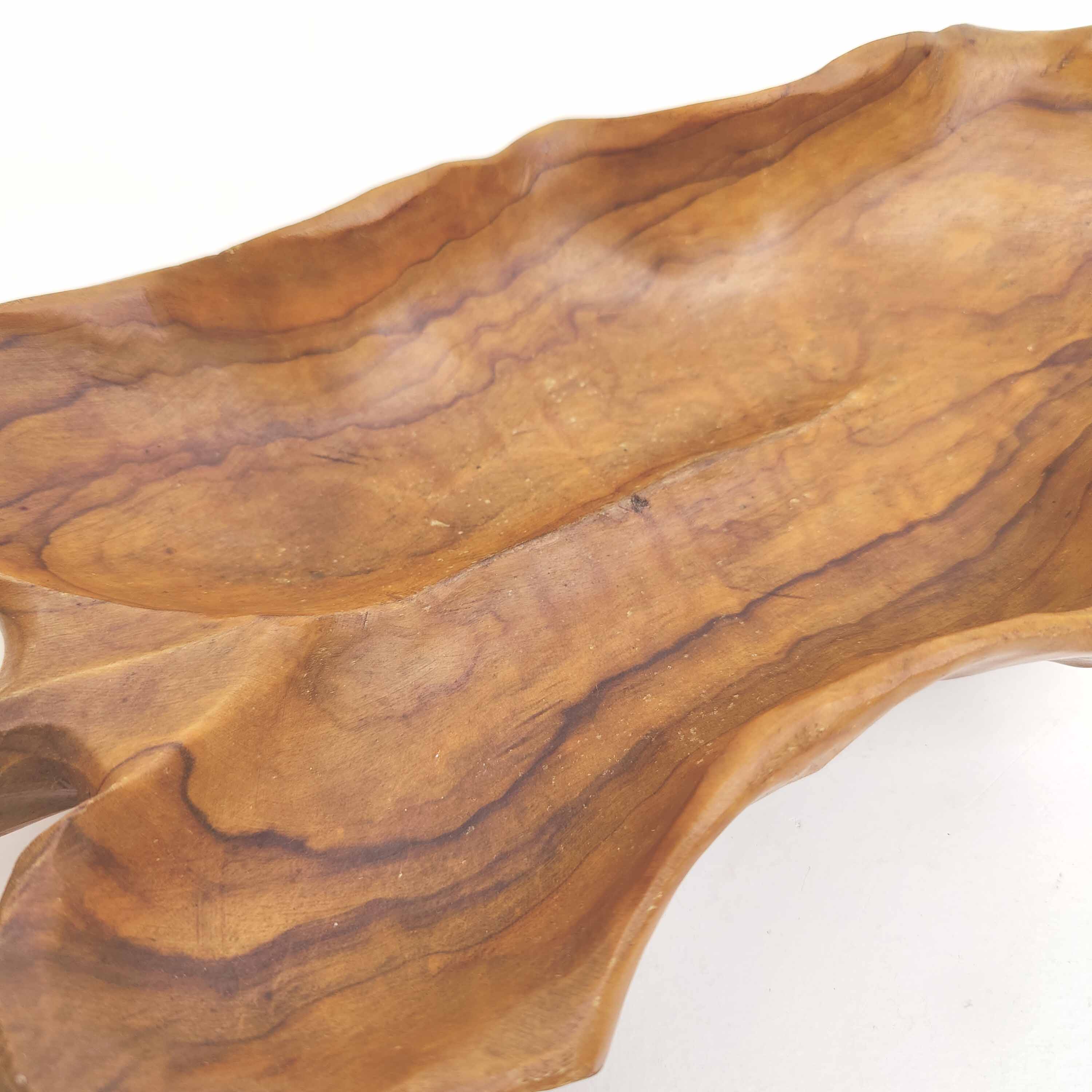 Top basket in vintage wood leaf shape