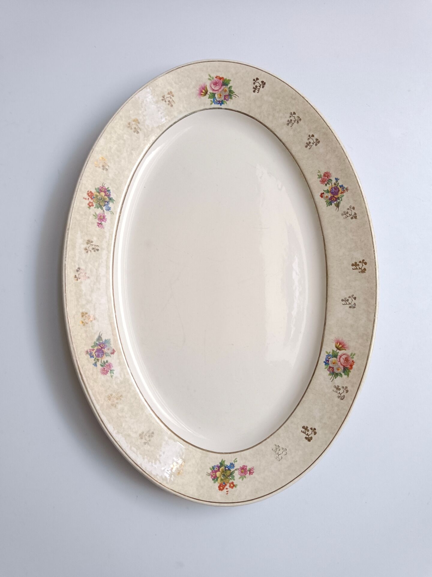 Vintage oval plate Salins model Simone beige with flowers