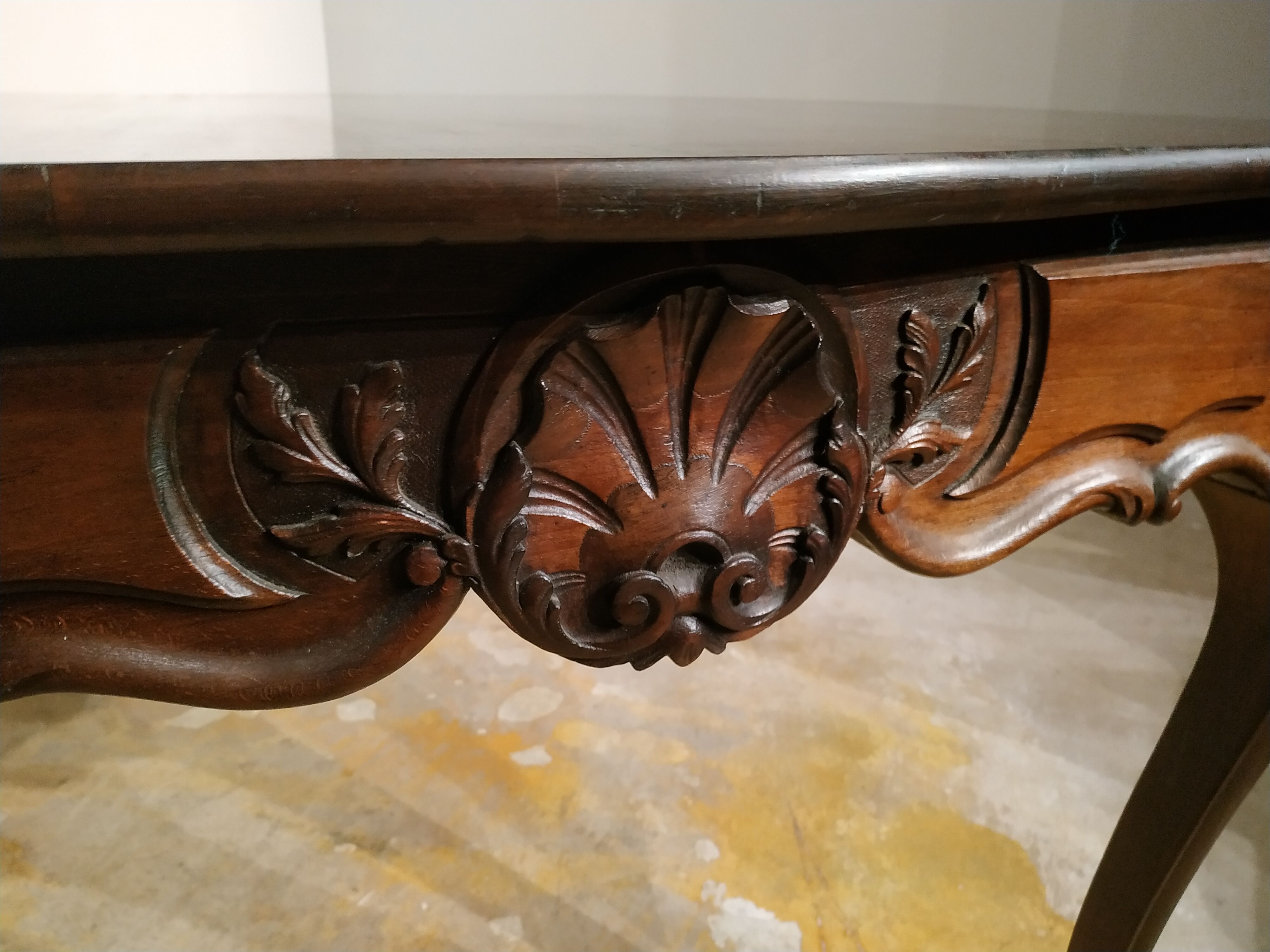 Table de style Louis XV