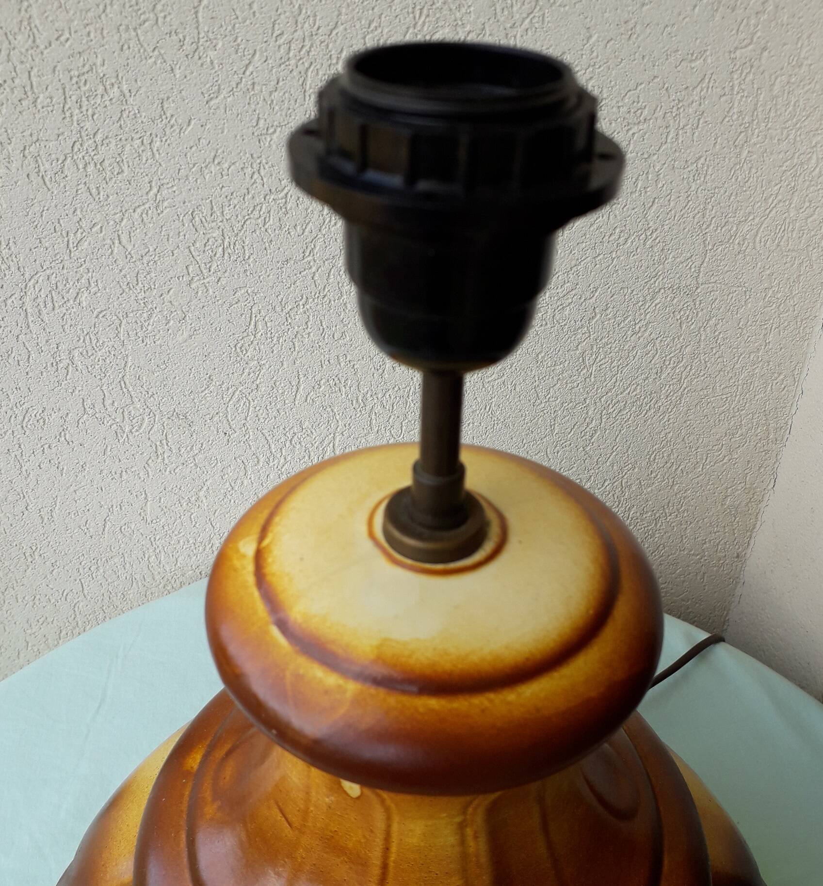 Ceramic lamp base