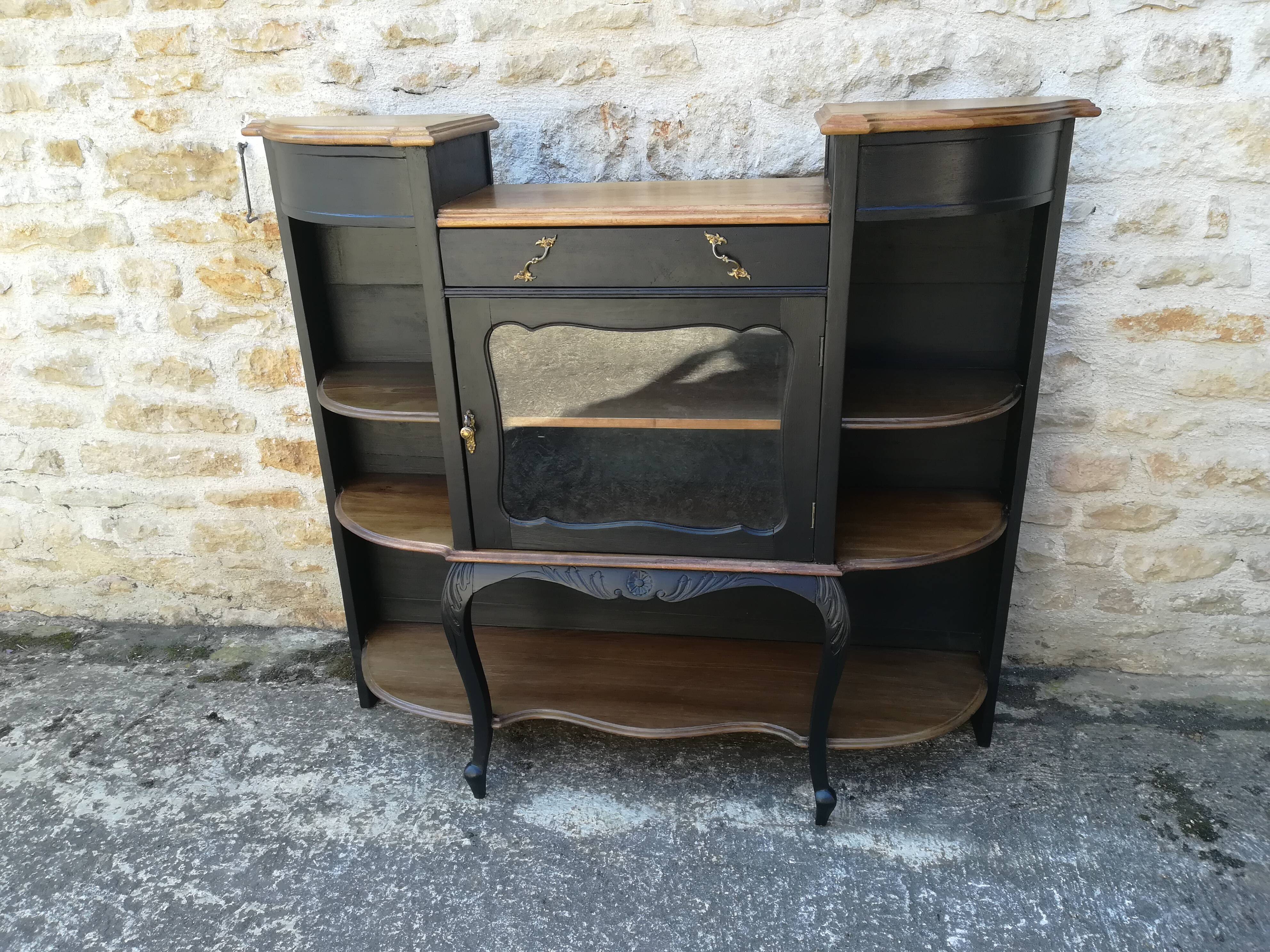 Napoleon III showcase shelf